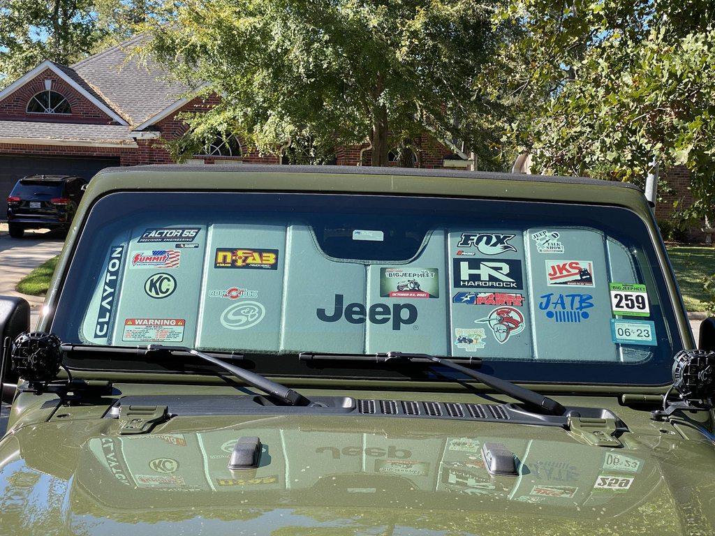 Jeep Gladiator Windshield sunshade recommendations? XhHvUTqh