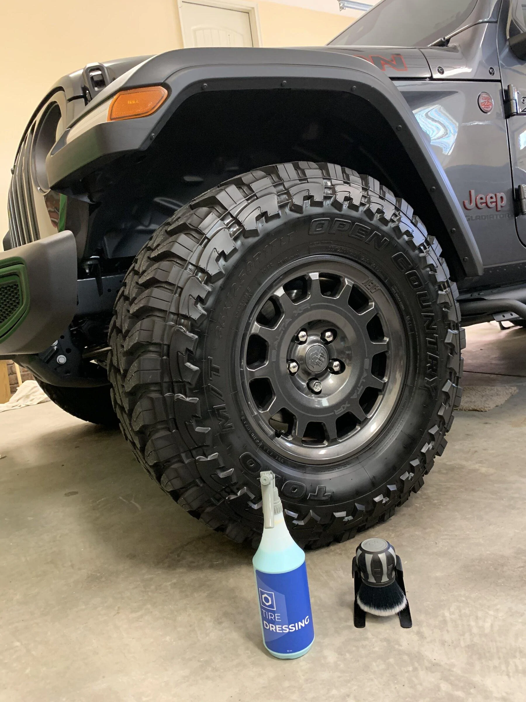 Jeep Gladiator Gladiator tire dressing and applicator! 8AB1F766-EFE6-4C7C-B28B-84D165E660AC