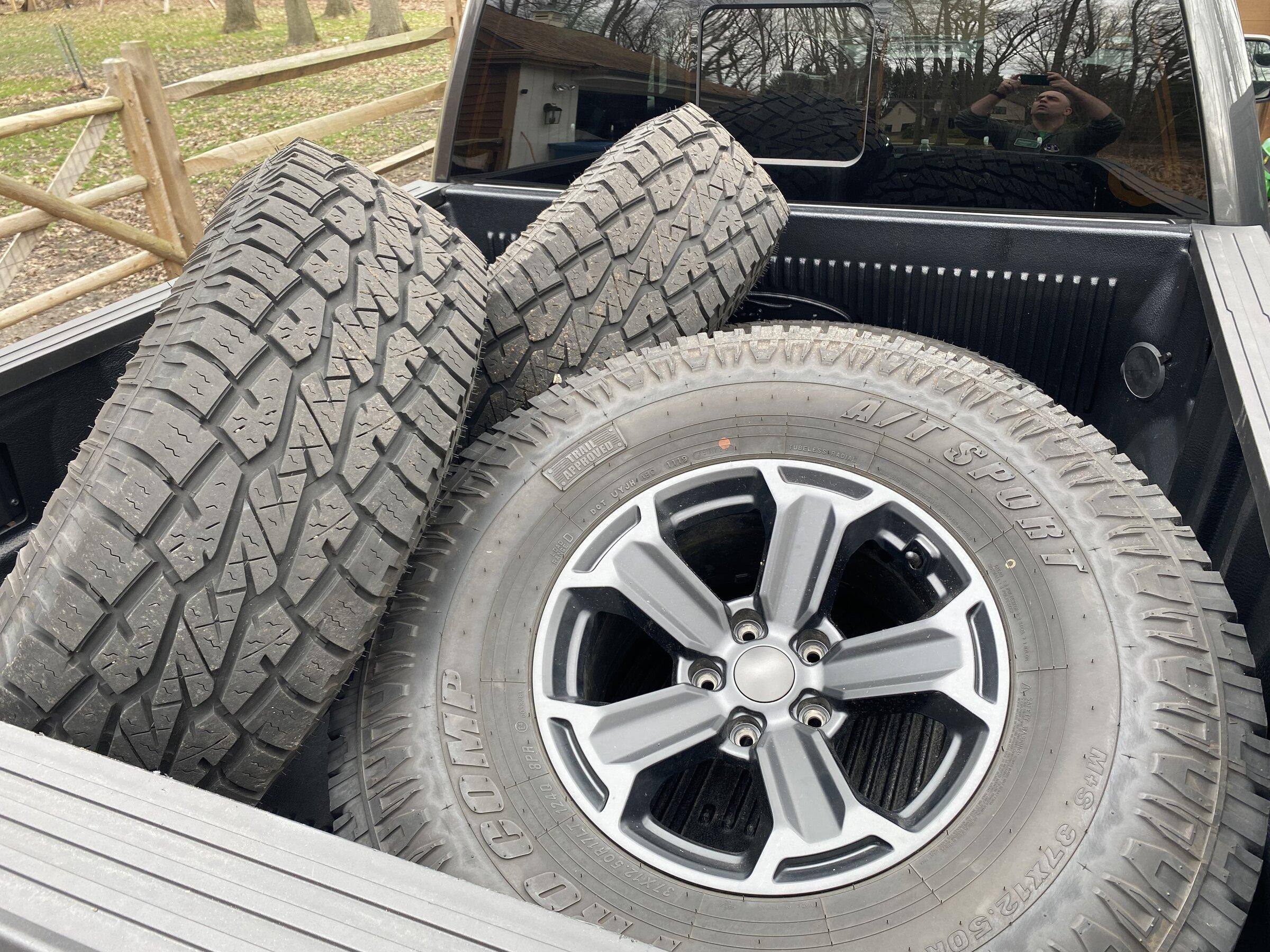 Jeep Gladiator 37/12.50 17 Procomp A/T Sports on black Quadratec Recons 5041A056-00F6-40AF-B1FD-C80A082E5CEE