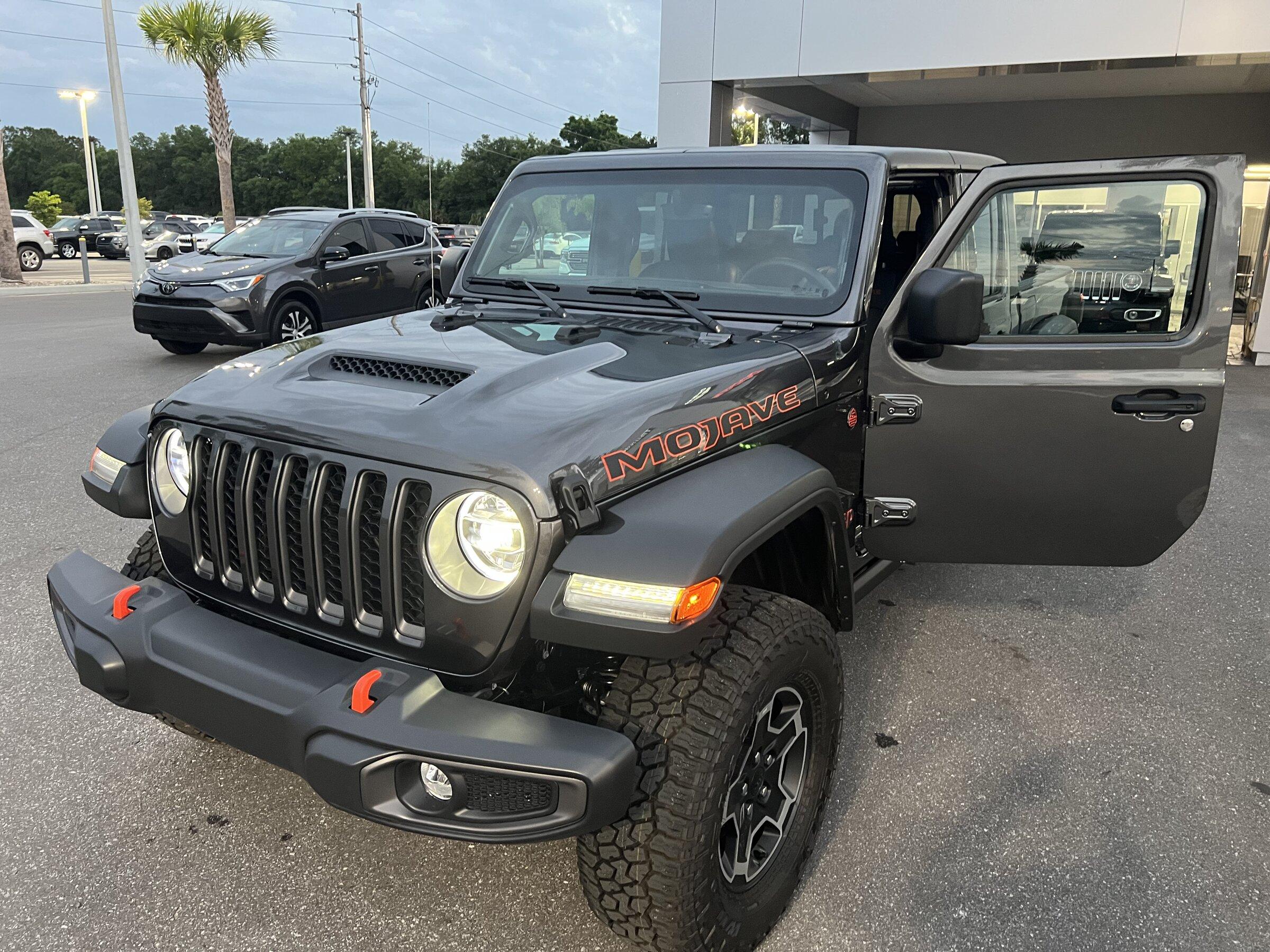 Jeep Gladiator MOJAVE Edition Gladiator JT Club 0215C028-96E9-4E8A-9E08-7C1B46F3B898