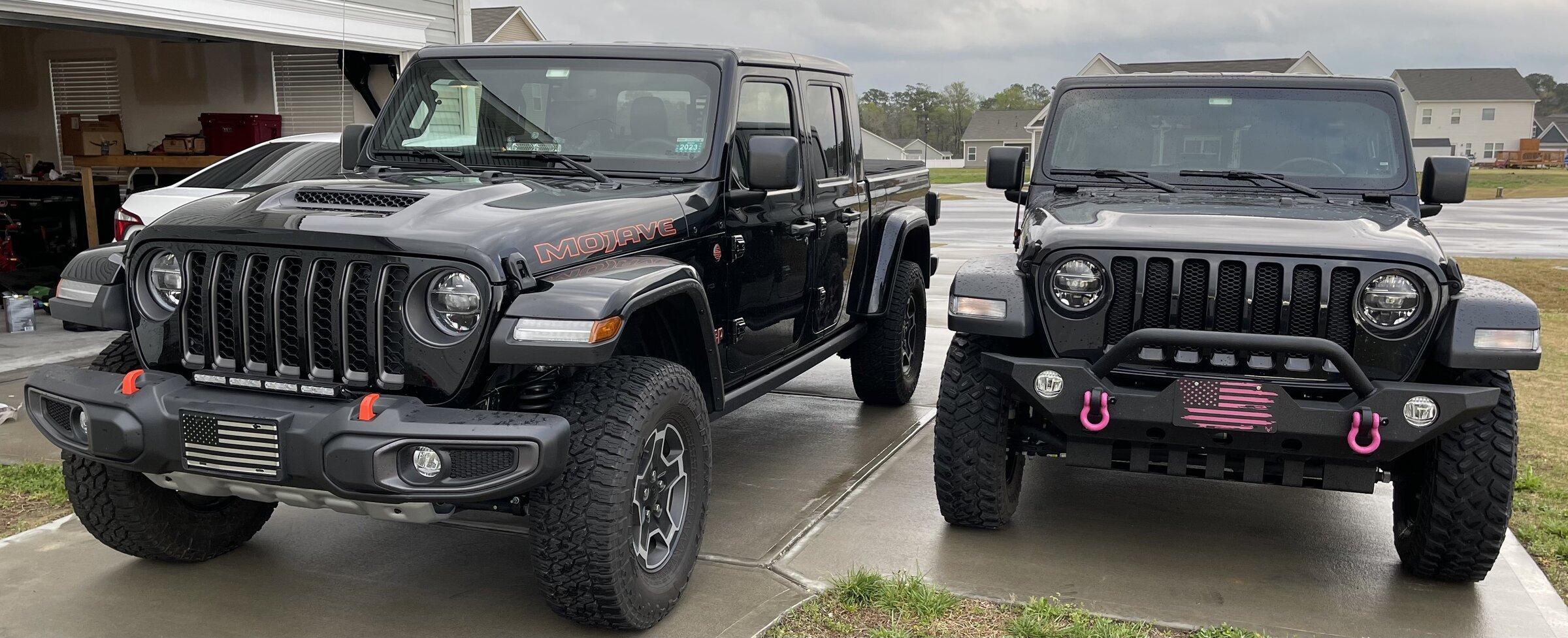 Jeep Gladiator Group shot! All the family Jeeps in one photo! Let's see some Jeep familys! E7F0A501-B5D0-48E3-A984-D7E98EBD29C1