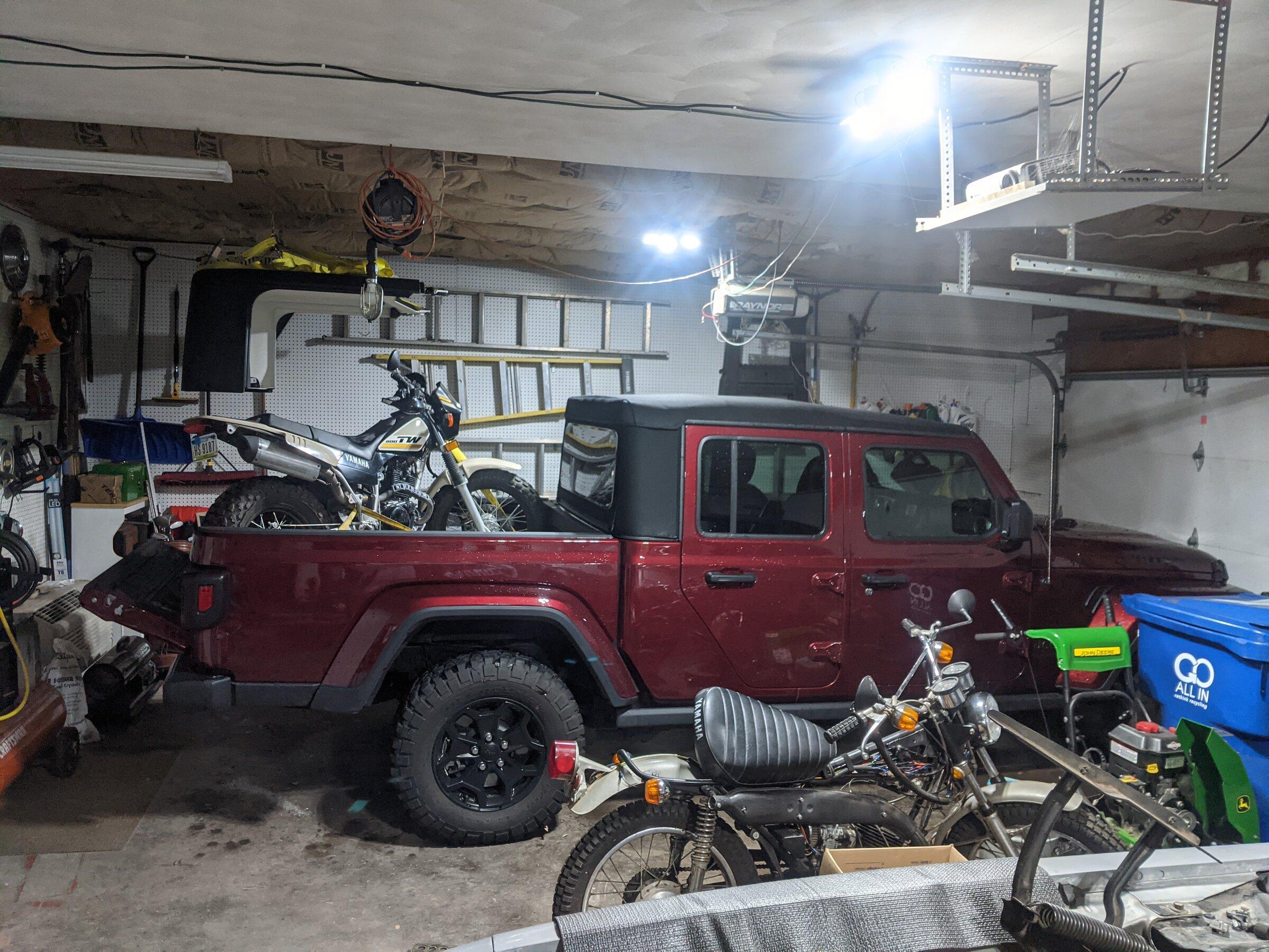 Jeep Gladiator Short bed PXL_20220414_012129576