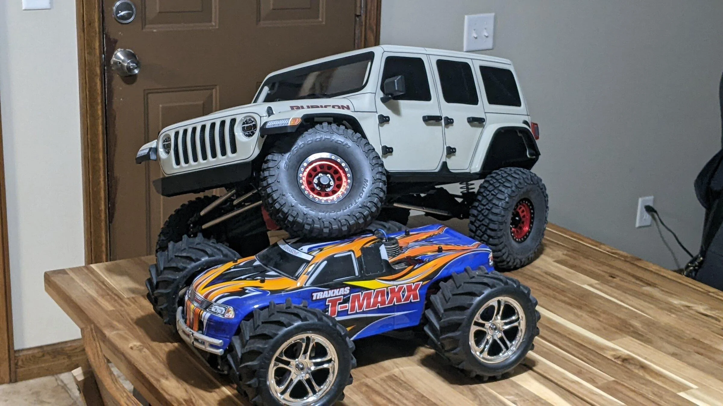 Jeep Gladiator Gobi Gladiators Waiting Room PXL_20220227_022913208