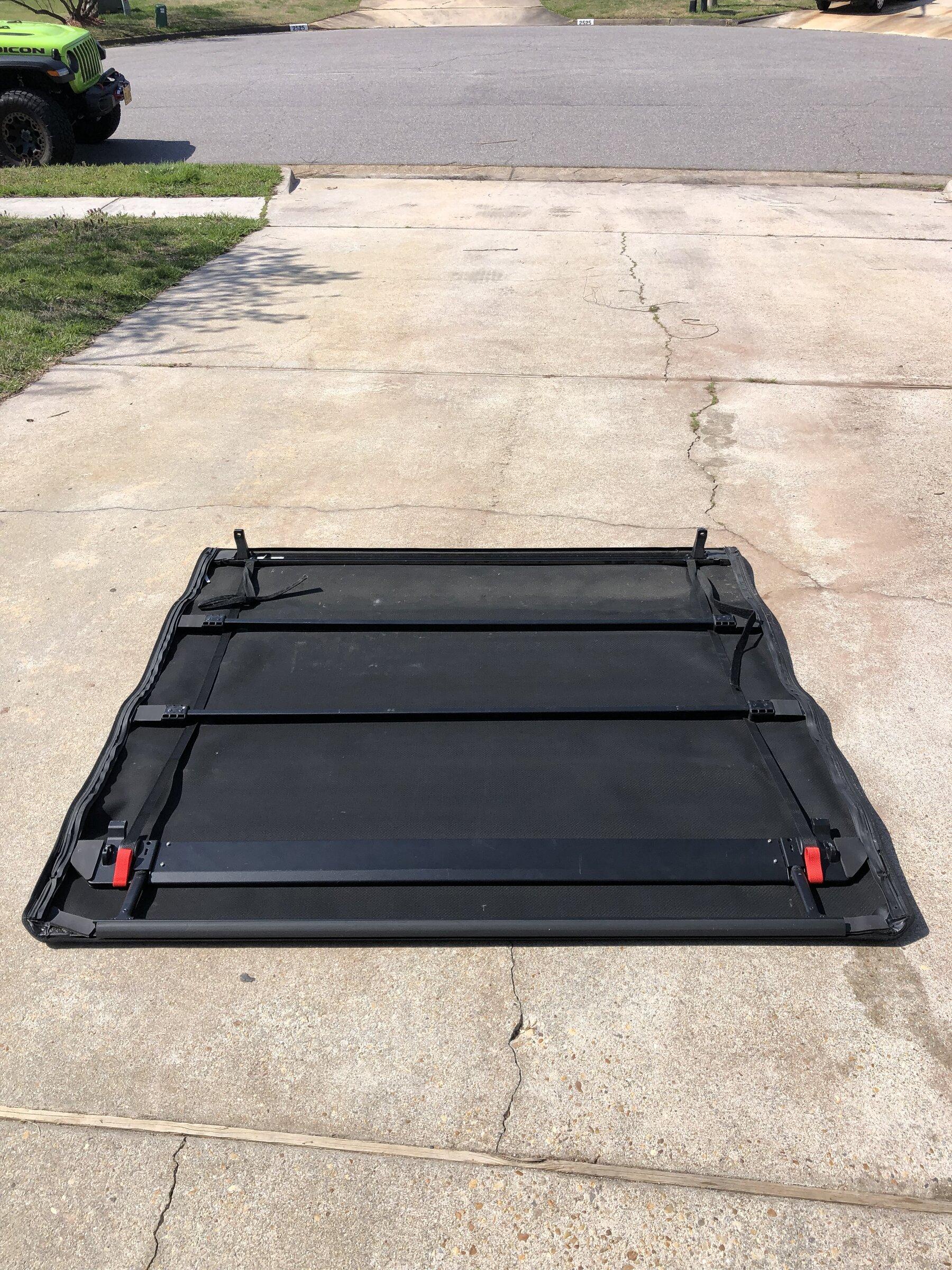 Jeep Gladiator 2020 JT MOPAR Soft Roll Up Cover 40D74912-11AF-4EBC-B406-51C7FC9164CF