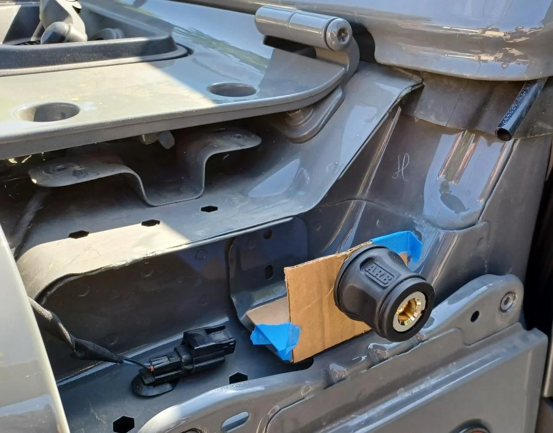 Jeep Gladiator Wrangler 4XE charge port cowl repurposed for ARB on-board air connection 20220415_150706