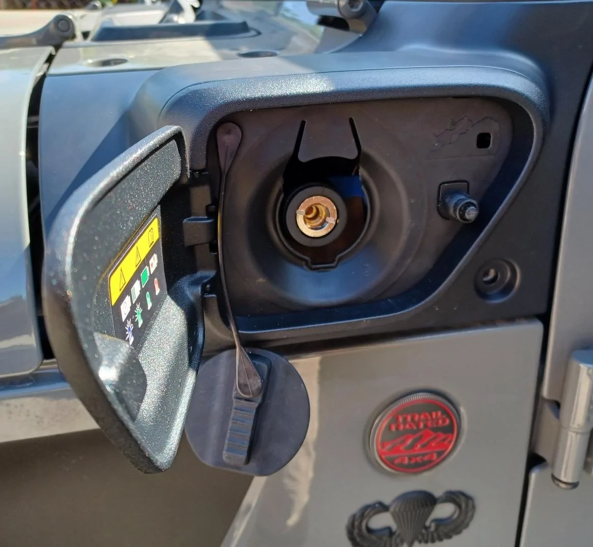 Jeep Gladiator Wrangler 4XE charge port cowl repurposed for ARB on-board air connection 20220415_150849