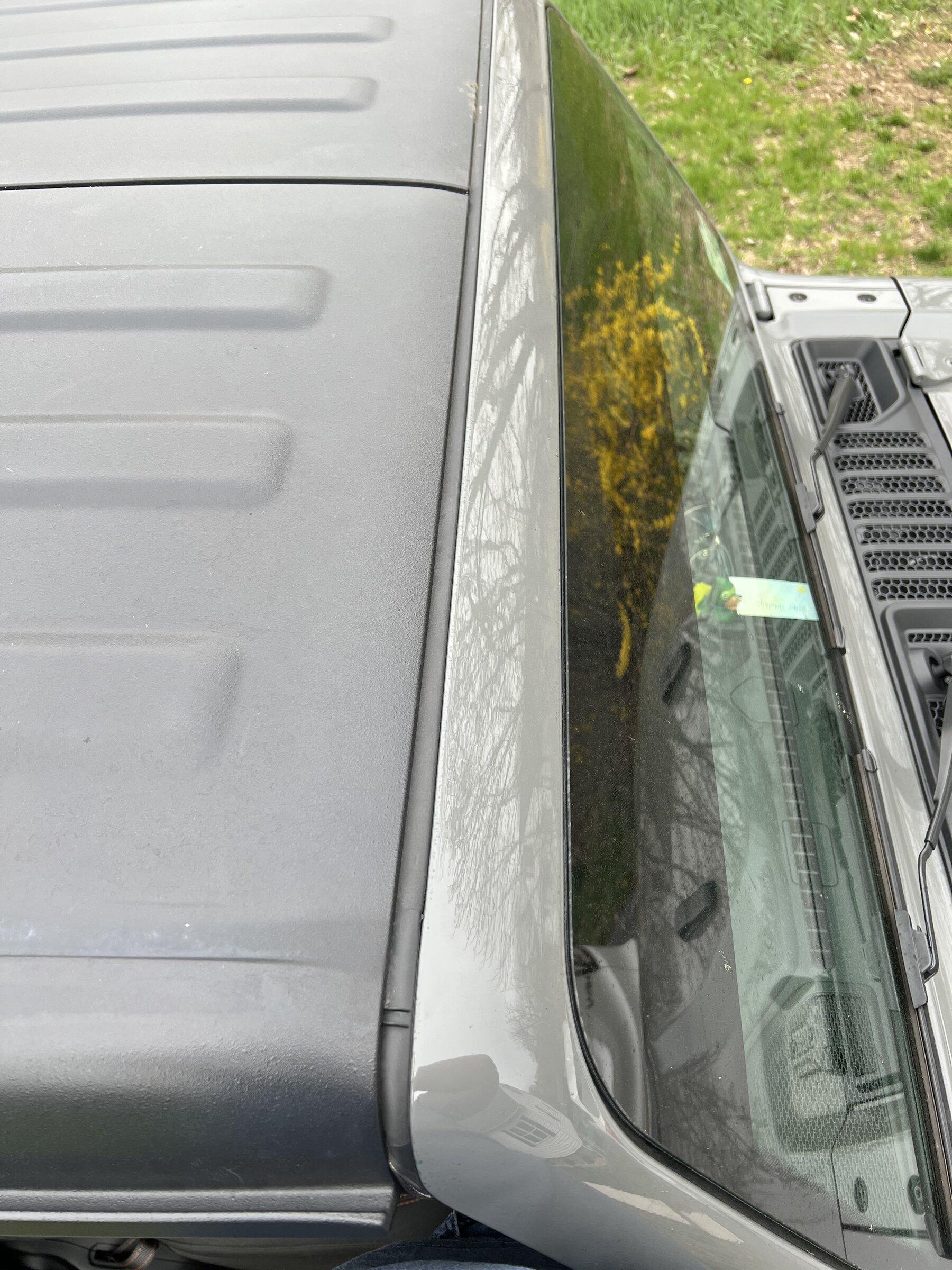 Jeep Gladiator Hard top panel gap AD179EE2-92AF-4B91-B507-2A4DA174F6C0