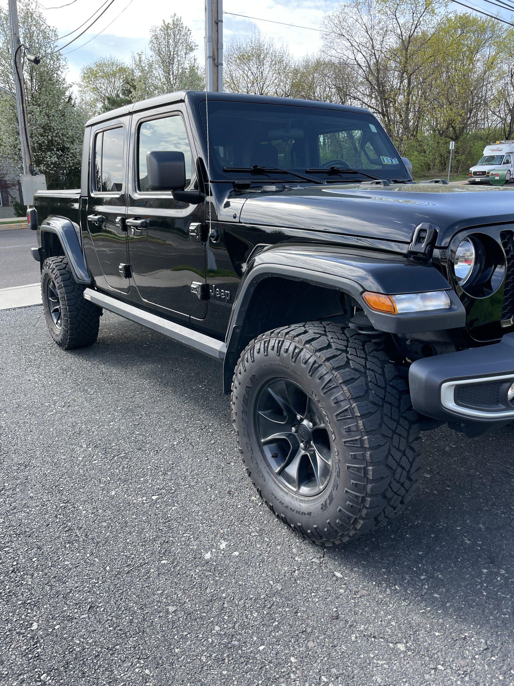 Jeep Gladiator BLACK Gladiator JT Club CA681A61-C916-44C4-9976-D68AFAC75CB7