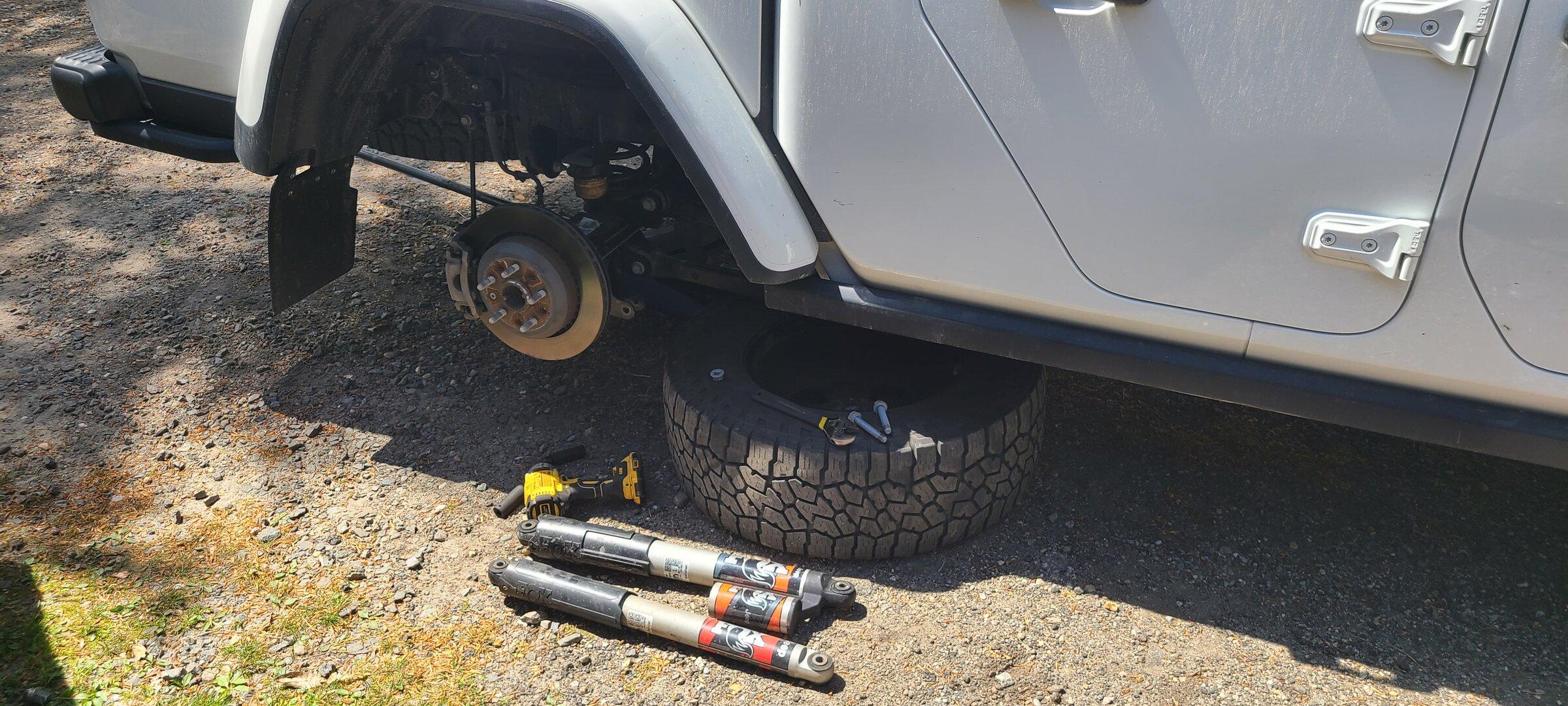 Jeep Gladiator Mojave shocks on a Rubicon 20220416_135833