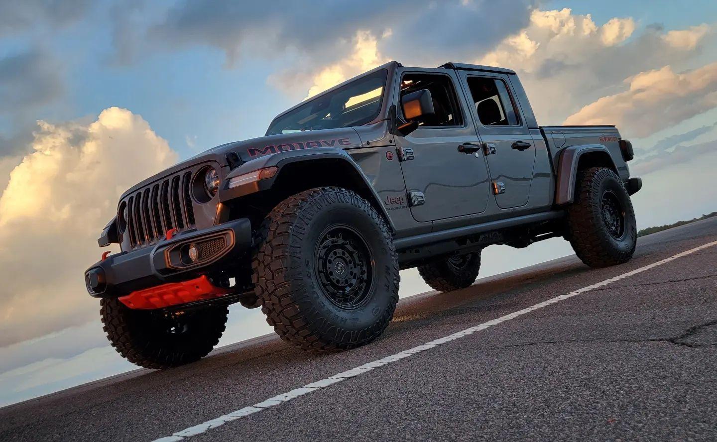 Jeep Gladiator 37's on a Mojave, will they fit on stock suspension? 278613660_10209831021808910_3398722070129744521_n