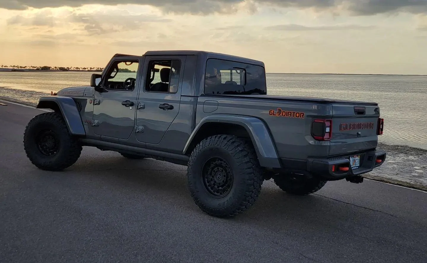 Jeep Gladiator 37's on a Mojave, will they fit on stock suspension? 278746856_10209831021928913_329730879637539758_n