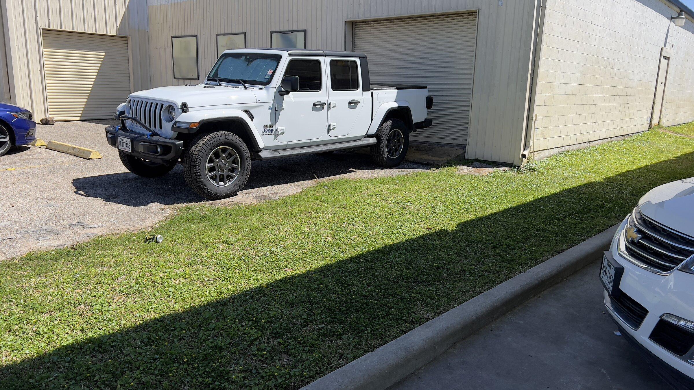 Jeep Gladiator Looking for bone-stock Overland measurements DE44FA45-E094-41A7-B35D-33A14FAC27EF