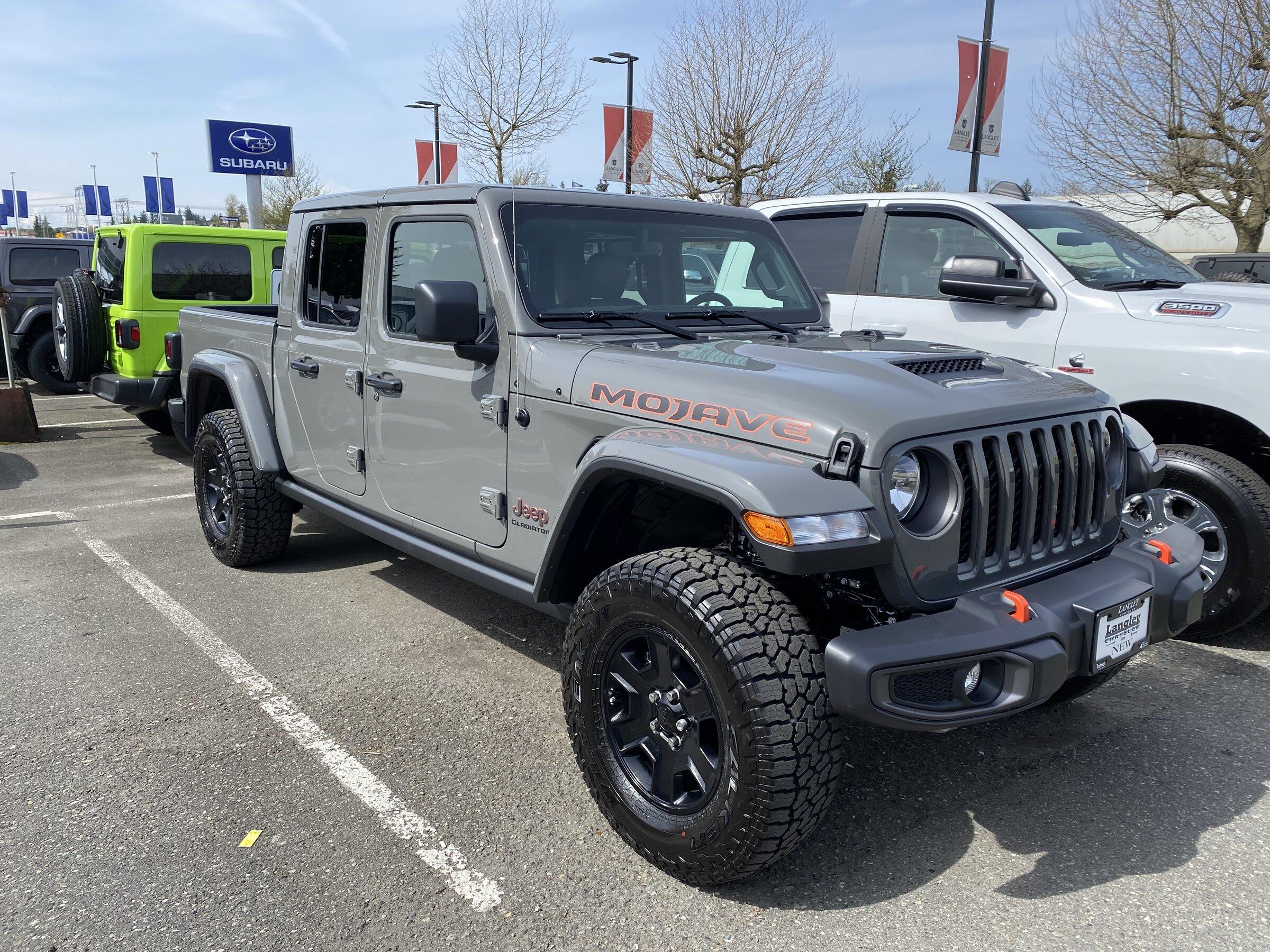 Jeep Gladiator New 2022 Mojave 61B471D0-2609-4F21-9F47-E9C05BB95453