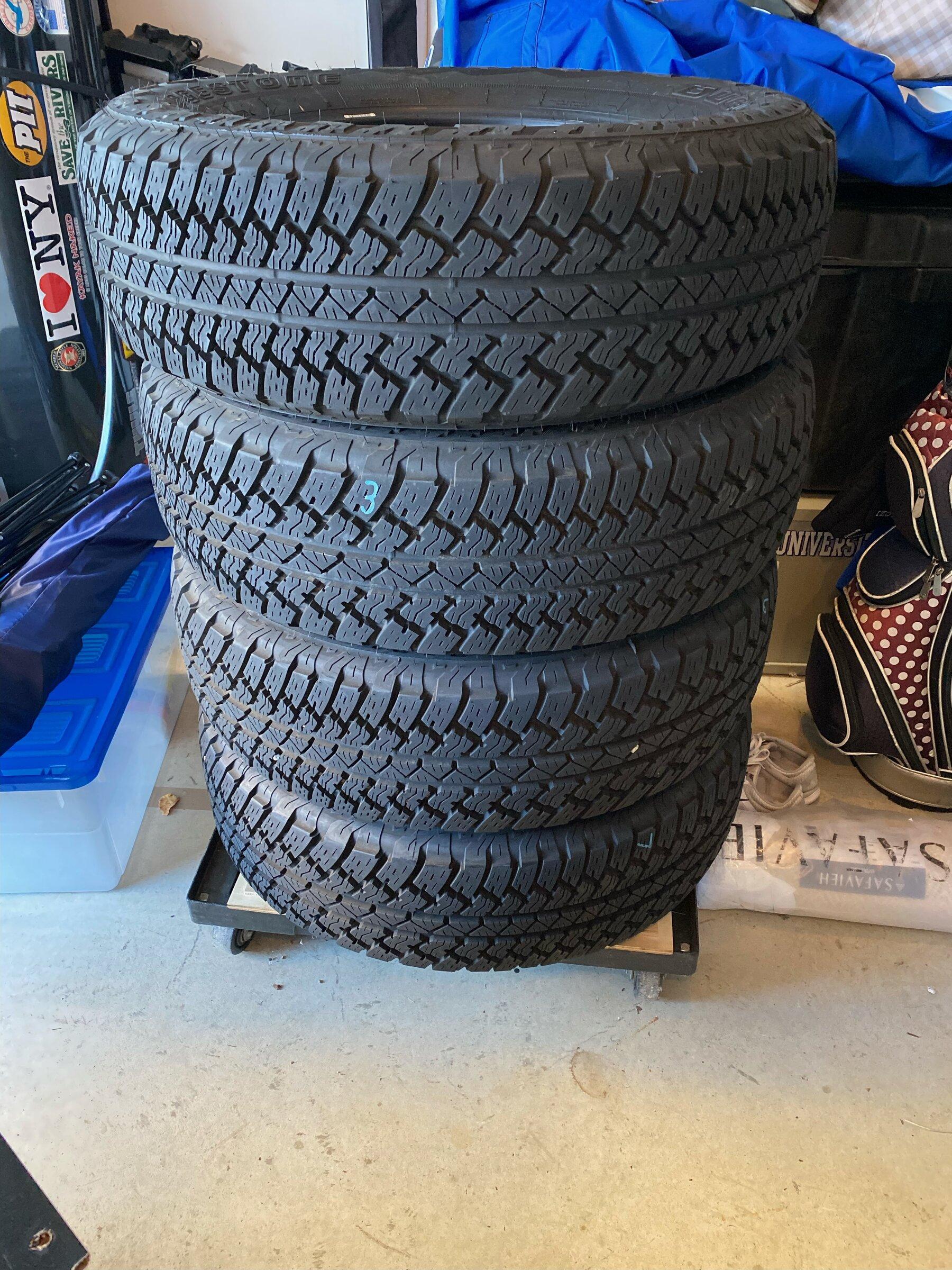 Jeep Gladiator OEM Overland tires 66544423267__434FD180-B0C3-40DC-906C-E18CFC5A47D2