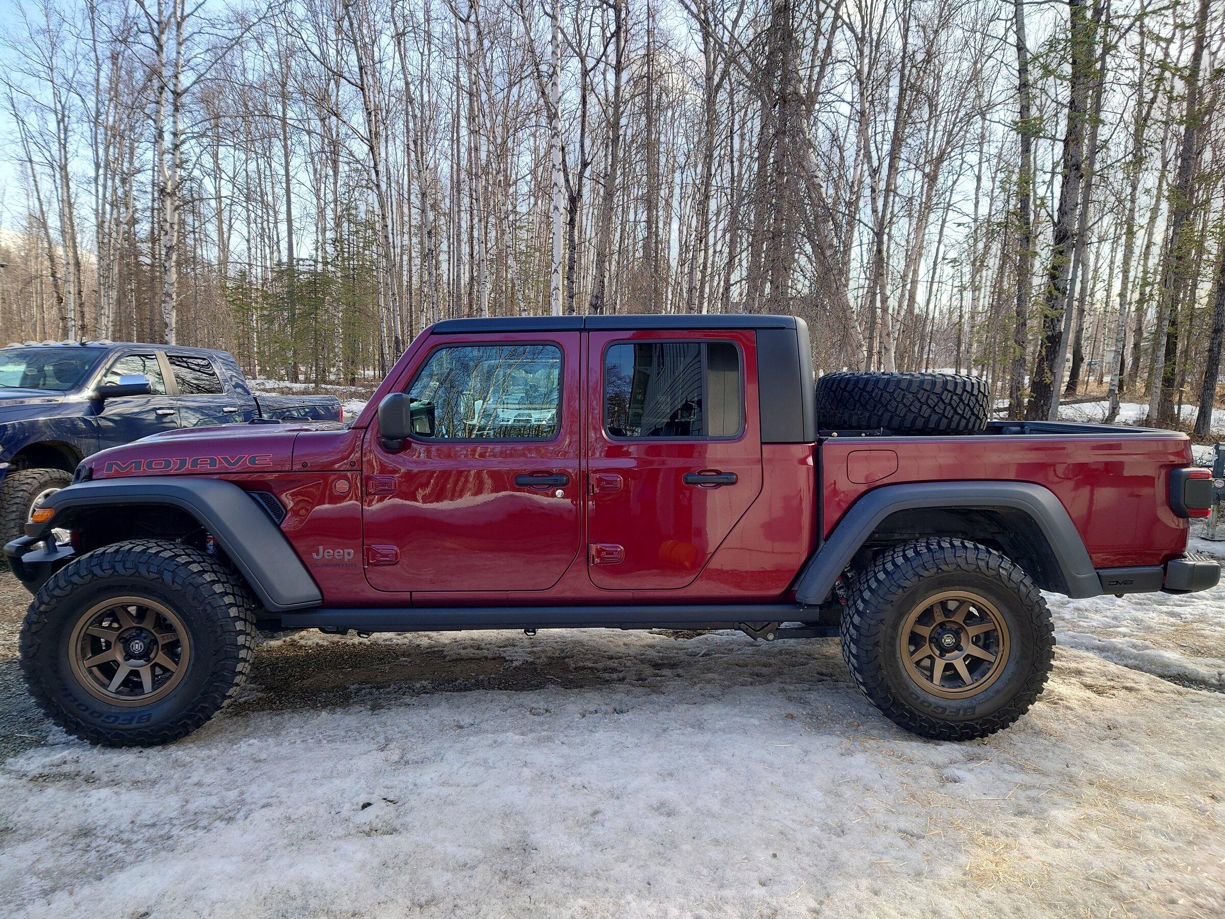 Jeep Gladiator Gladiator DV8 Tire Carrier 20220417_105036.JPG