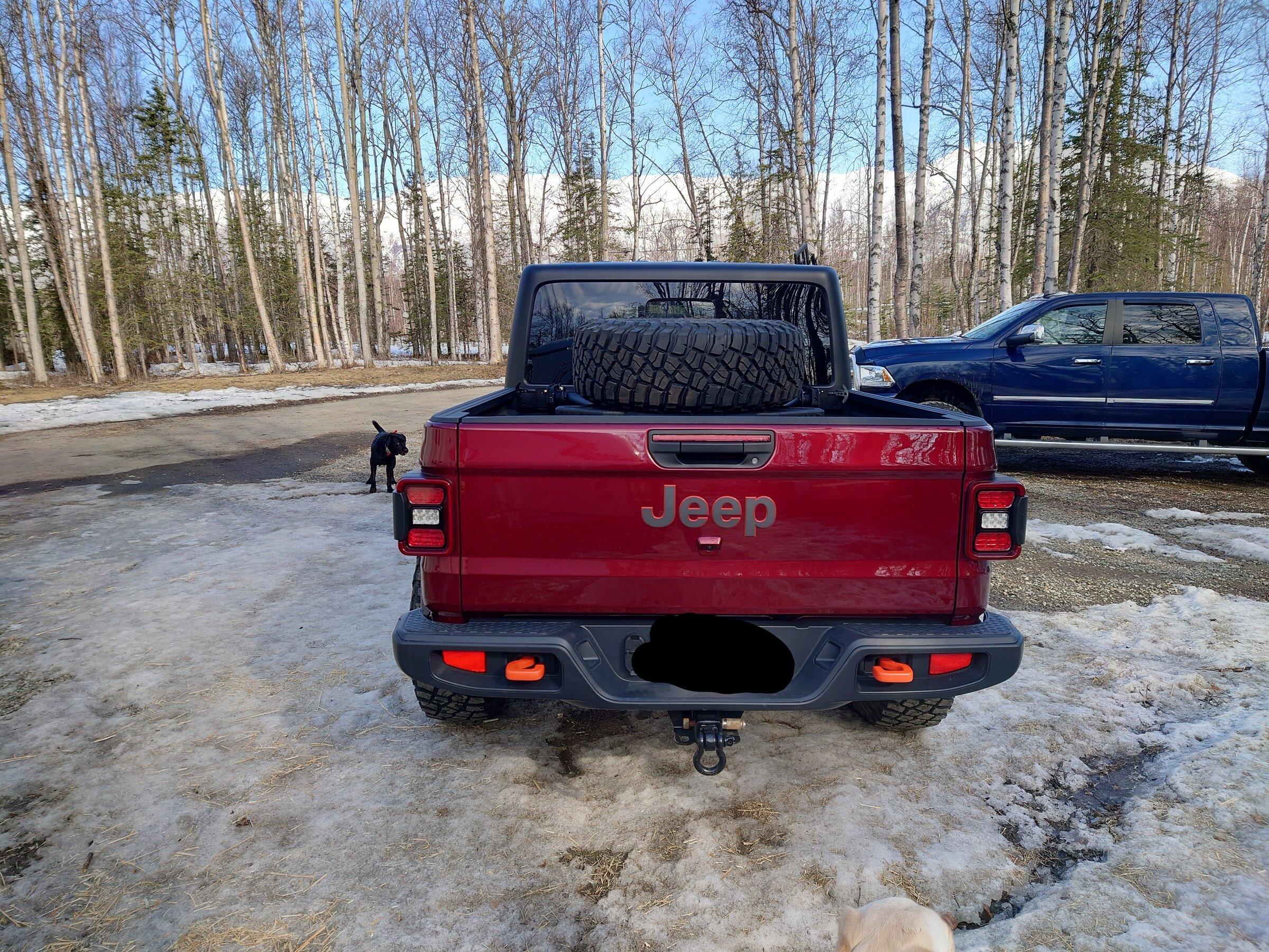 Jeep Gladiator Gladiator DV8 Tire Carrier 20220417_105045~2.JPG