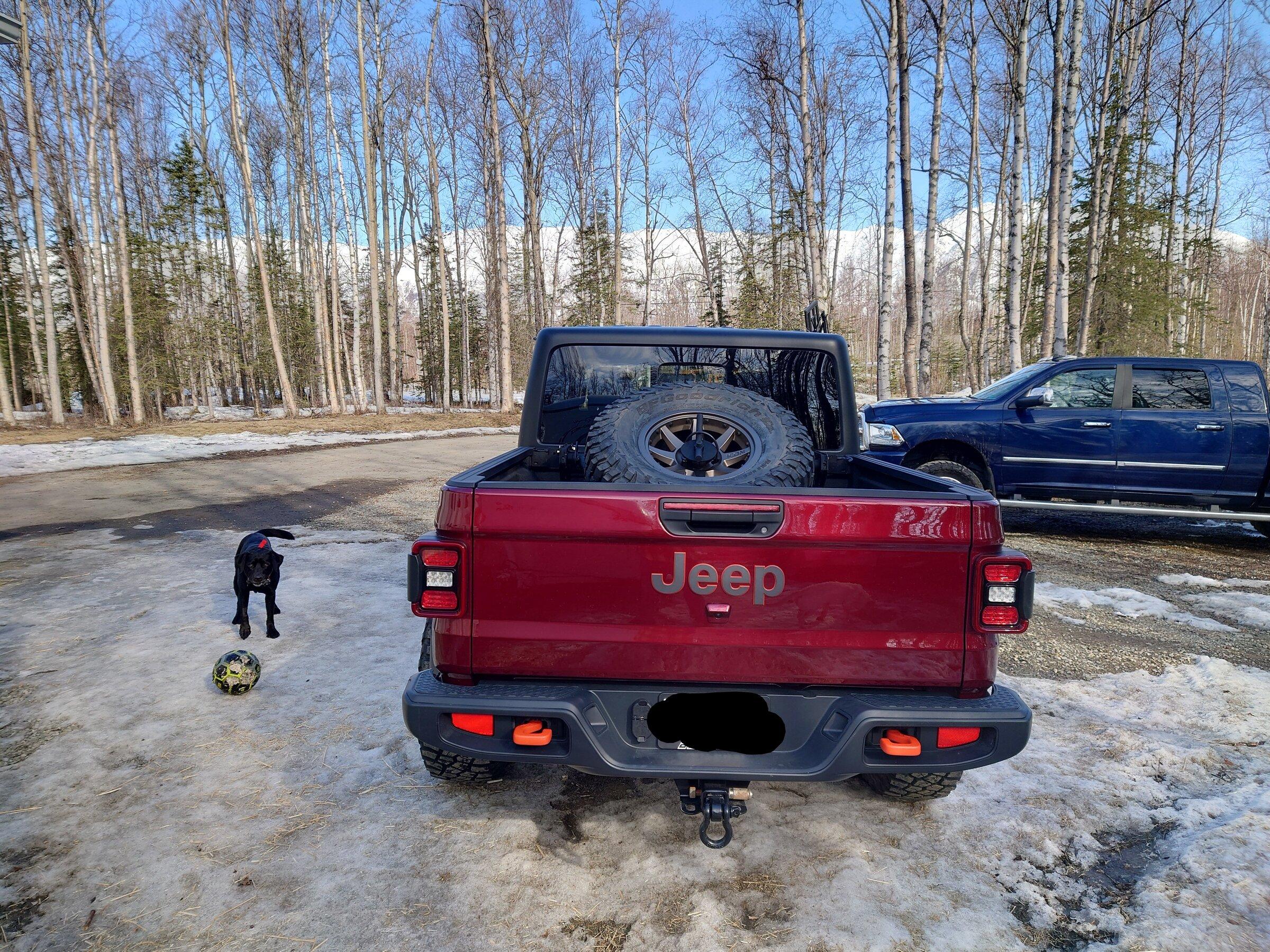 Jeep Gladiator Gladiator DV8 Tire Carrier 20220417_104911~2.JPG