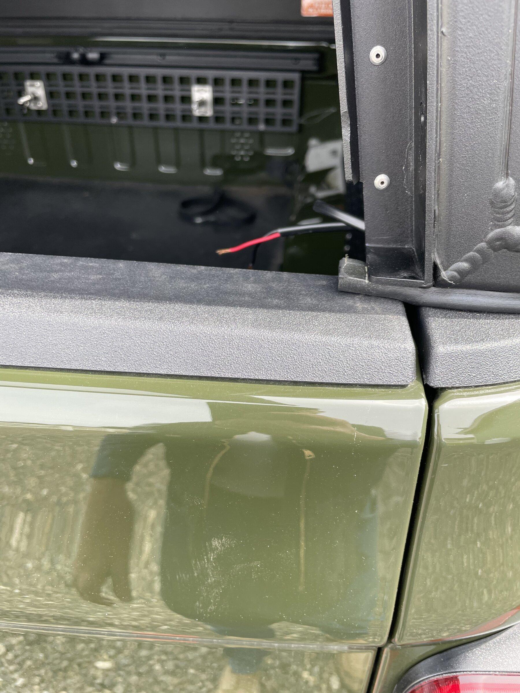 Jeep Gladiator Alu-Cab Gladiator Bed Cap 3CF75950-2986-4732-81E1-869B3F4A5583