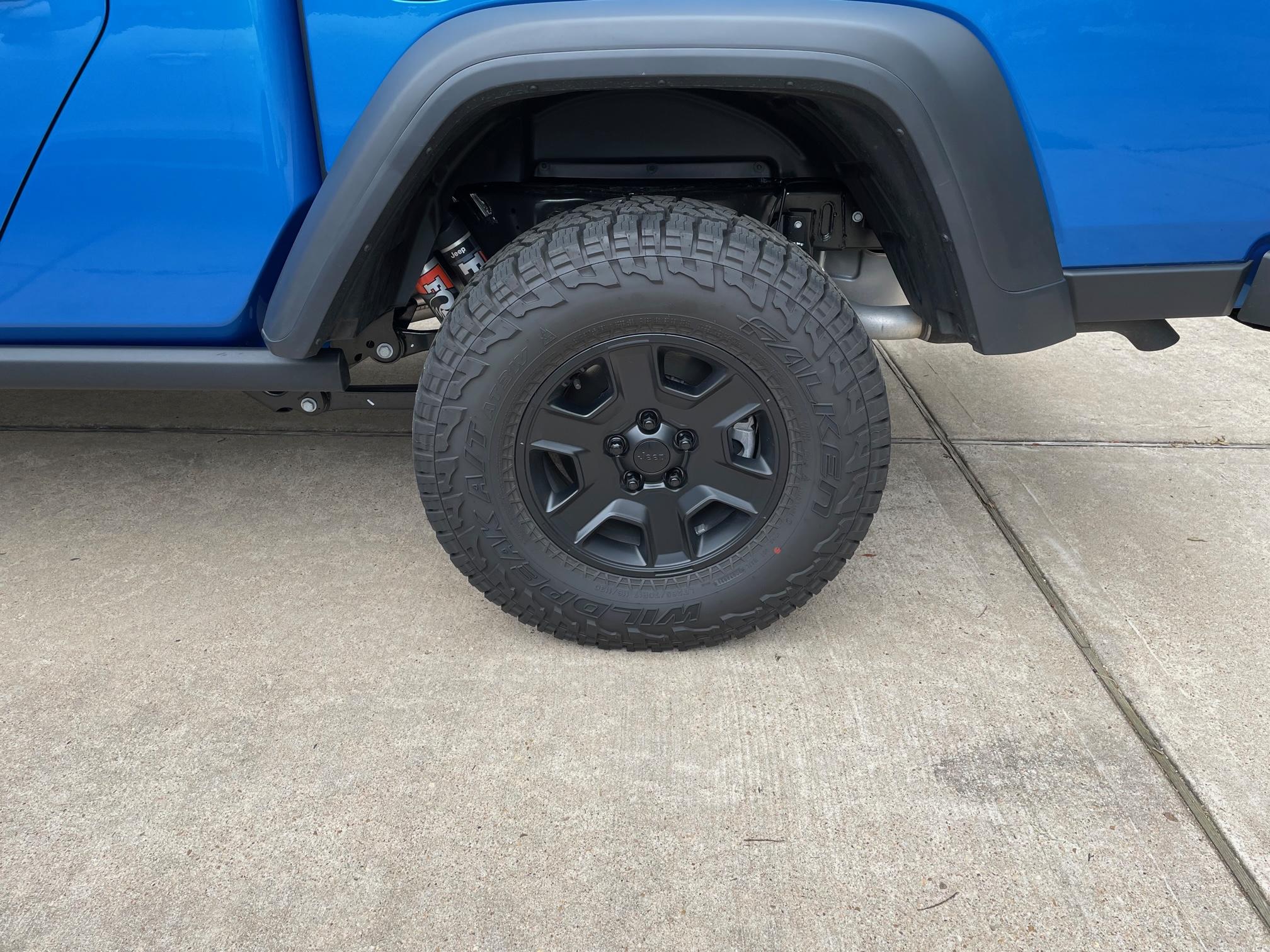 Jeep Gladiator Black Lug Nuts rear black lug nuts