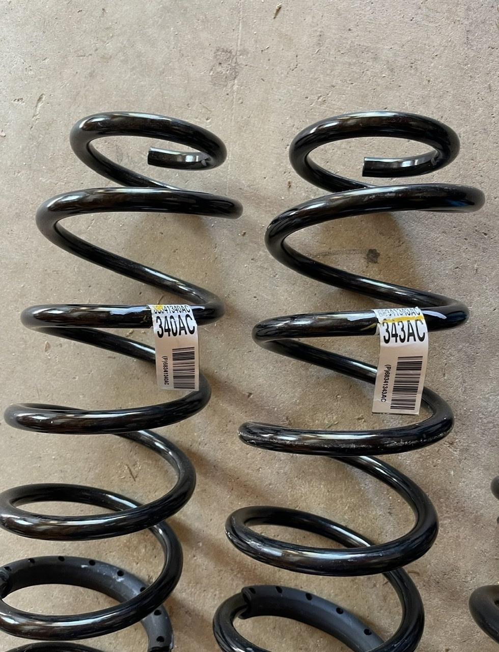 Jeep Gladiator Confirmed: Rubicon Front Springs 340/ 343 are 1" Taller than Sport S Max Tow E717AB9F-2544-424A-8B7D-0B16CBD168A5