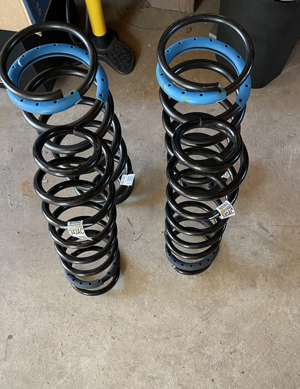 Jeep Gladiator Confirmed: Rubicon Front Springs 340/ 343 are 1" Taller than Sport S Max Tow DA939B83-497B-4935-B22F-50CEF9CA7B60