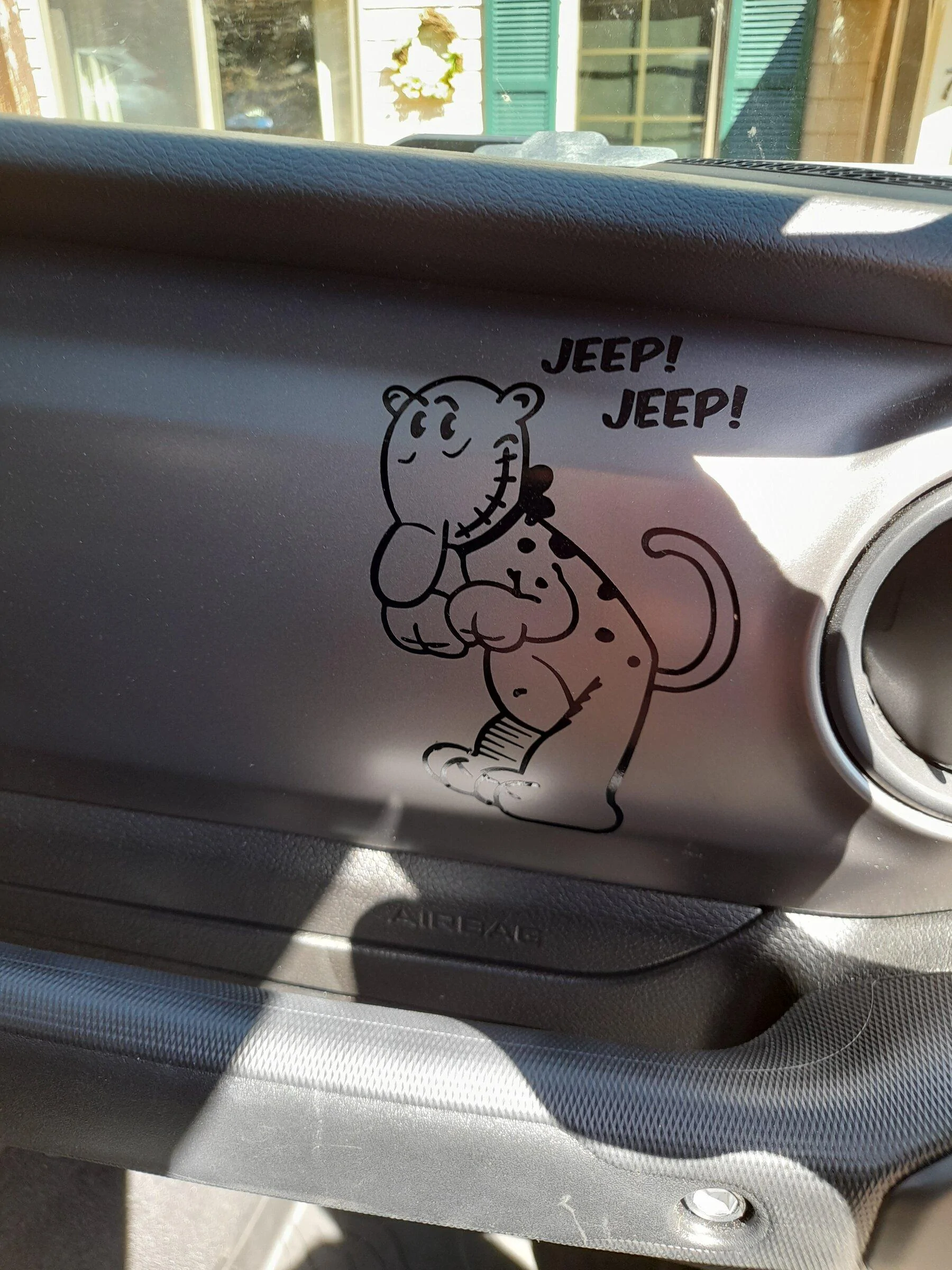 Jeep Gladiator What are people doing with the big blank dash area in front of the passenger? 20220404_130713