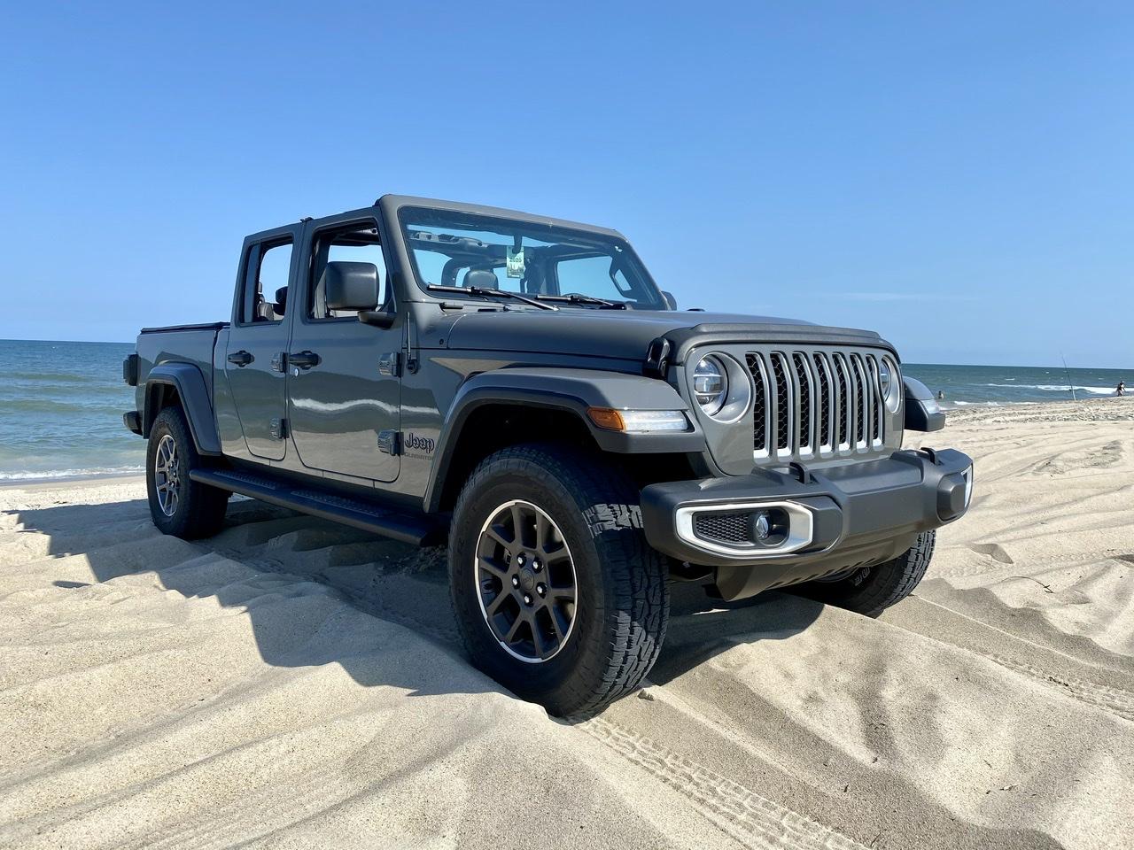 Jeep Gladiator Lets see those Gladiator Beach pics 4451DDAD-7E3E-4D3C-8746-FCD088D4F6CD
