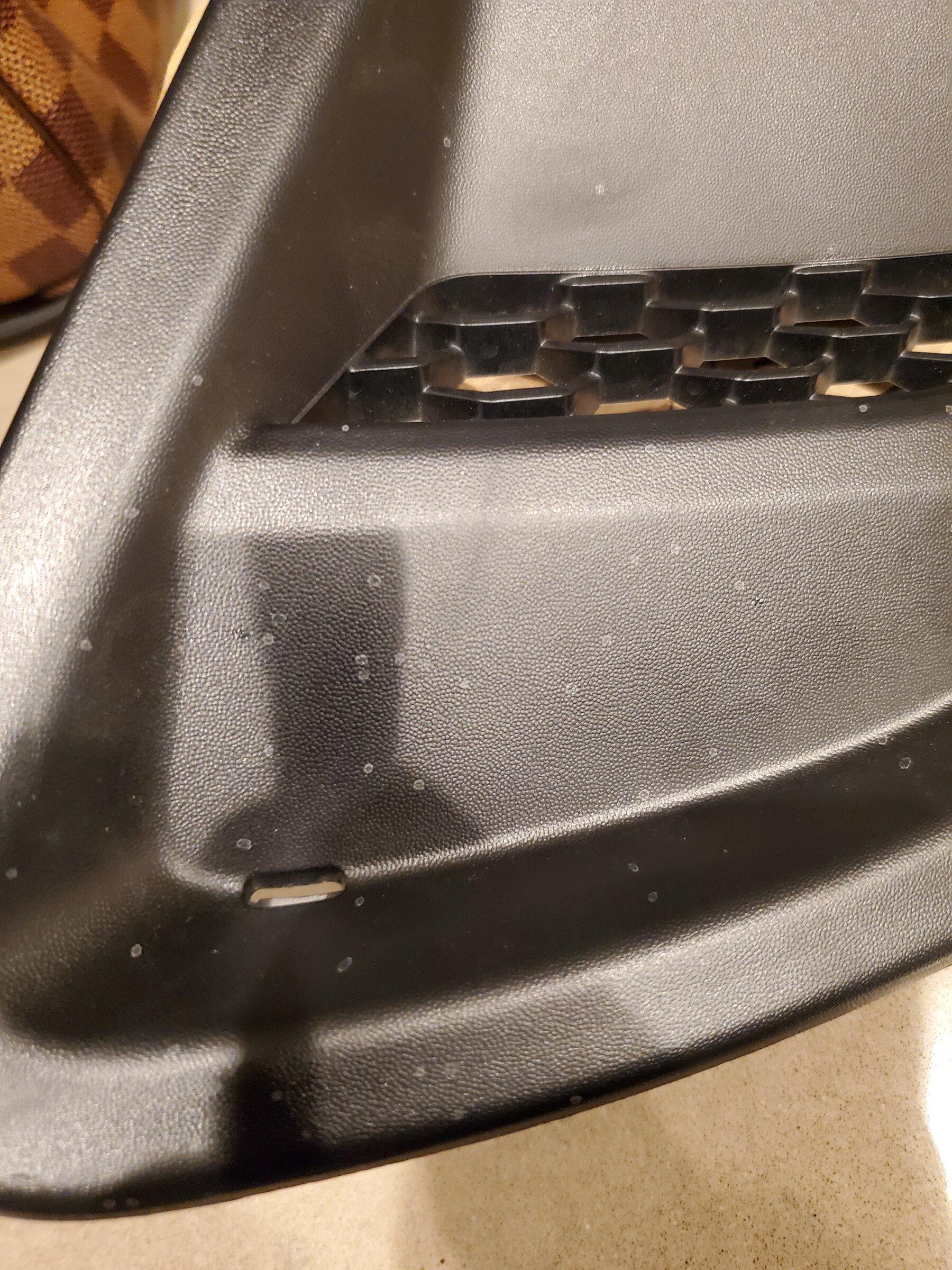 Jeep Gladiator White spots on Rubicon hood vents 20220420_221039