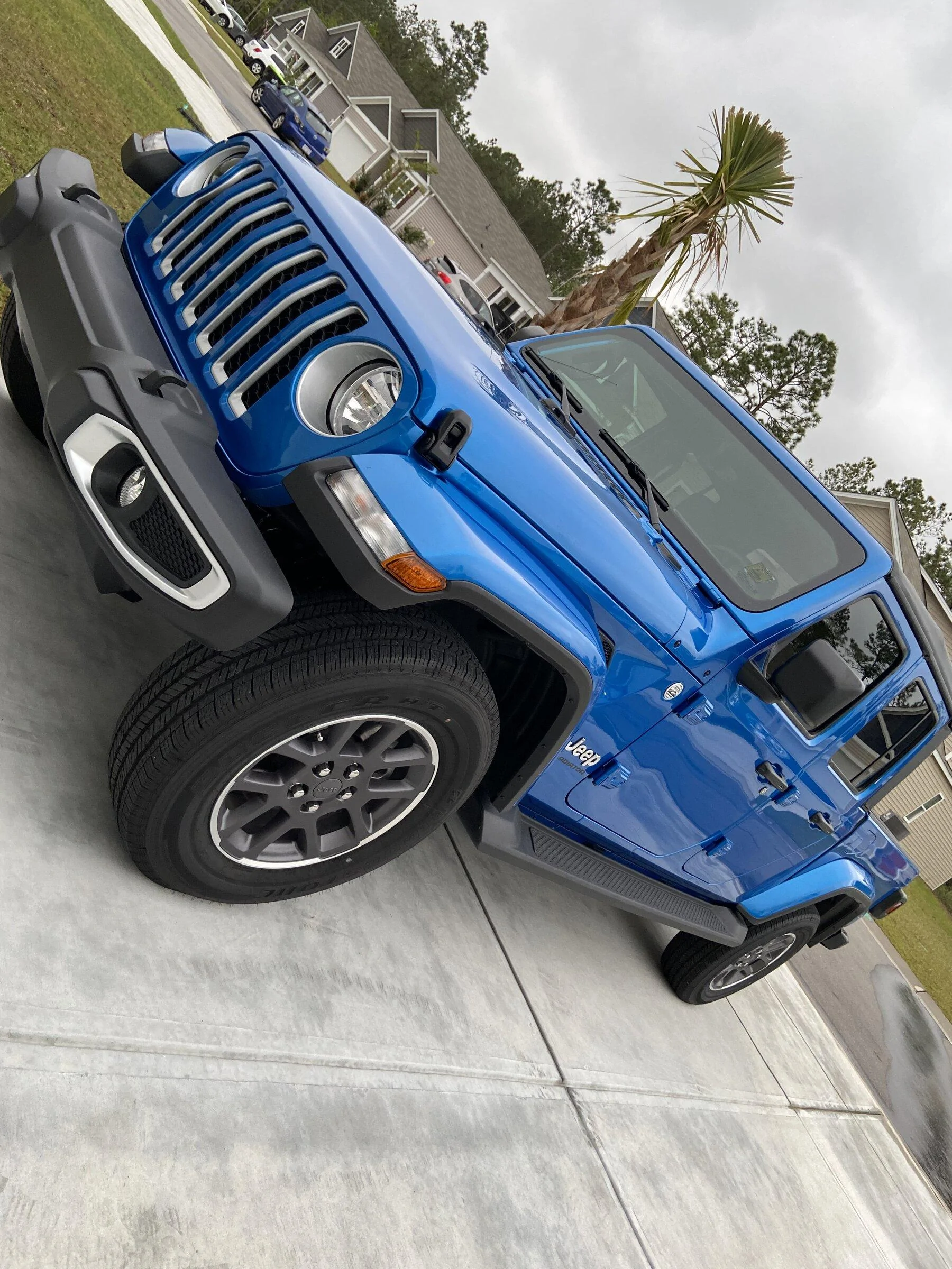 Jeep Gladiator Overland or Rubicon 534D8150-C4E1-4078-B014-2F9722F49B0F