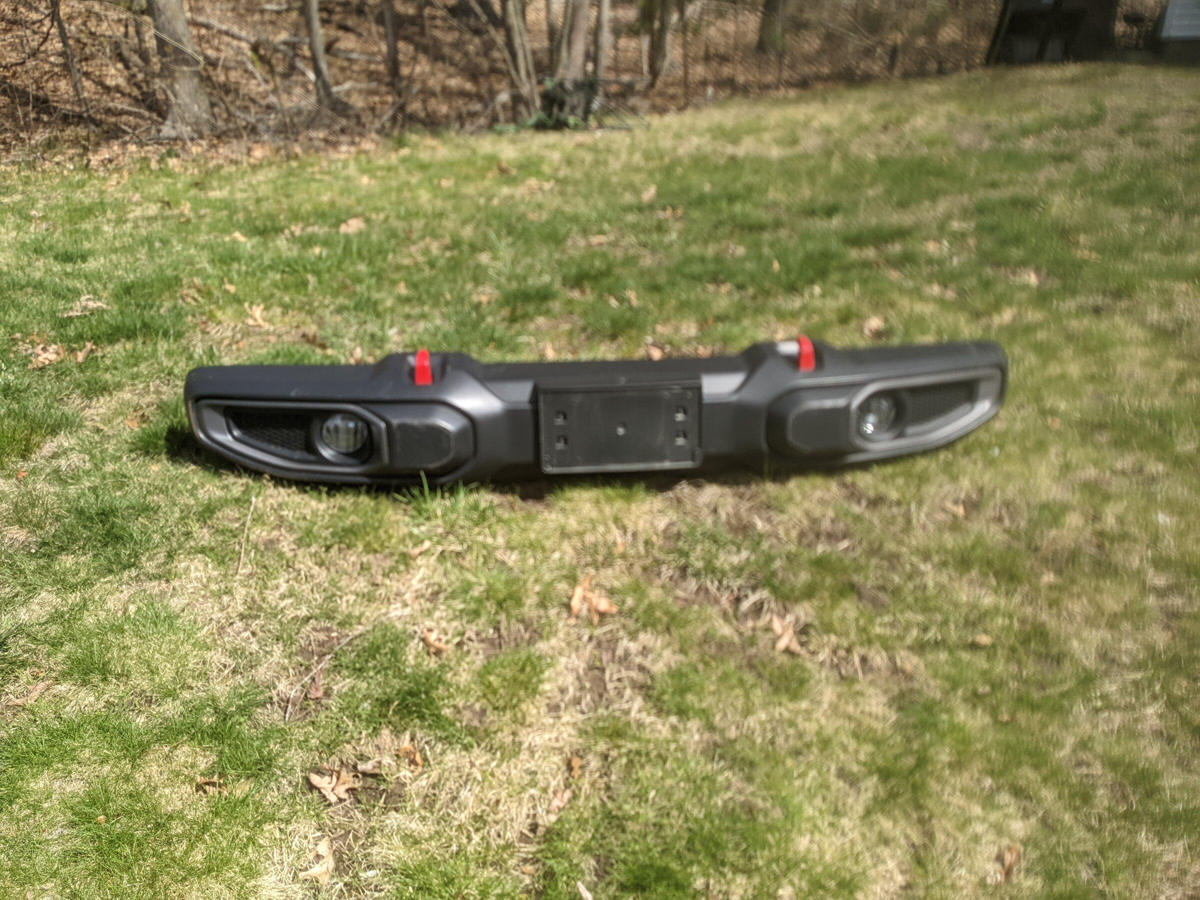 Jeep Gladiator 2020 Rubicon plastic bumper LED fog lights included.. alsi have original rubicon rock rails free PXL_20220421_145520931.MP