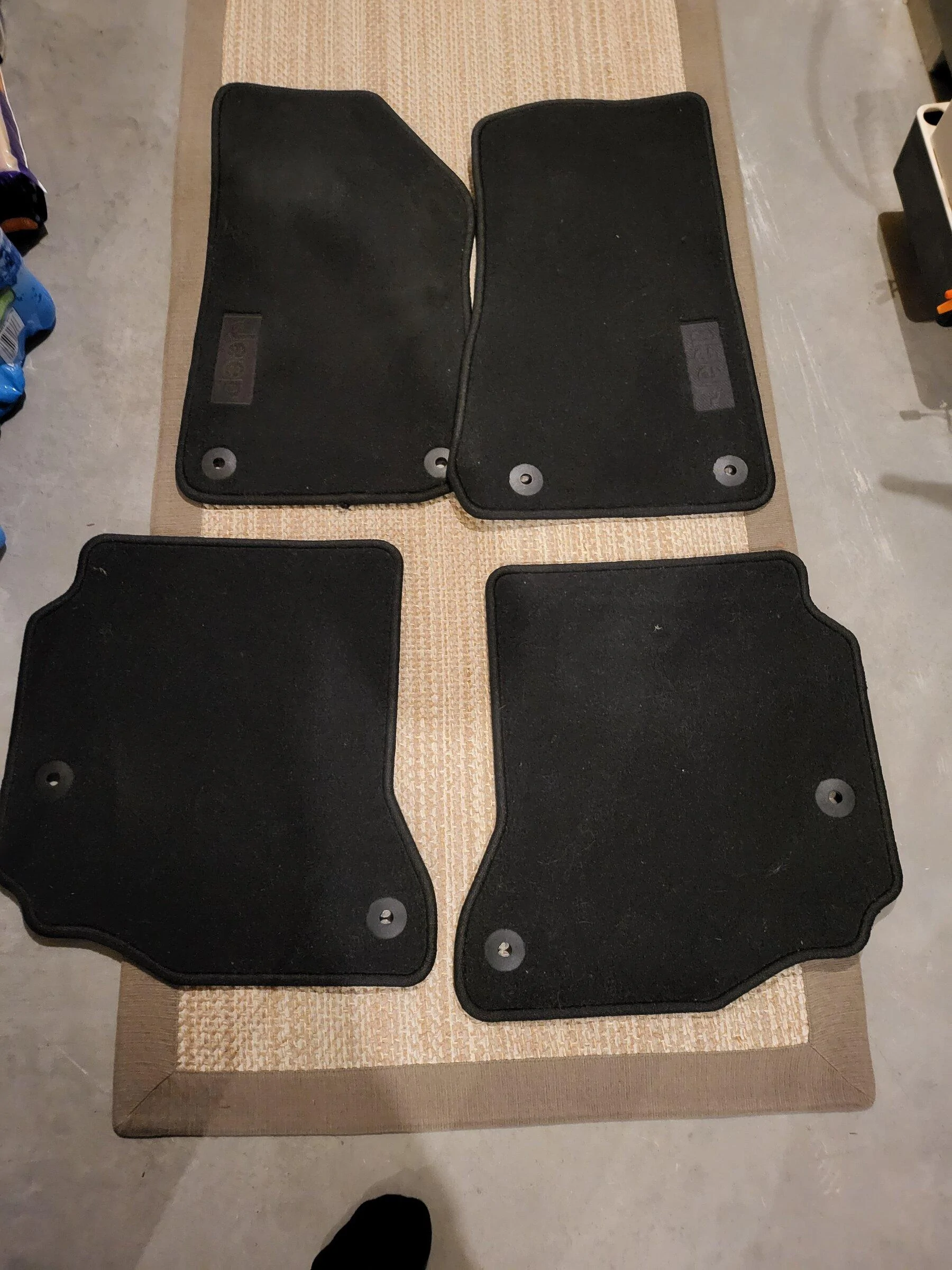 Jeep Gladiator JT Rubicon Diesel carpet and floor mat set 20211206_082142