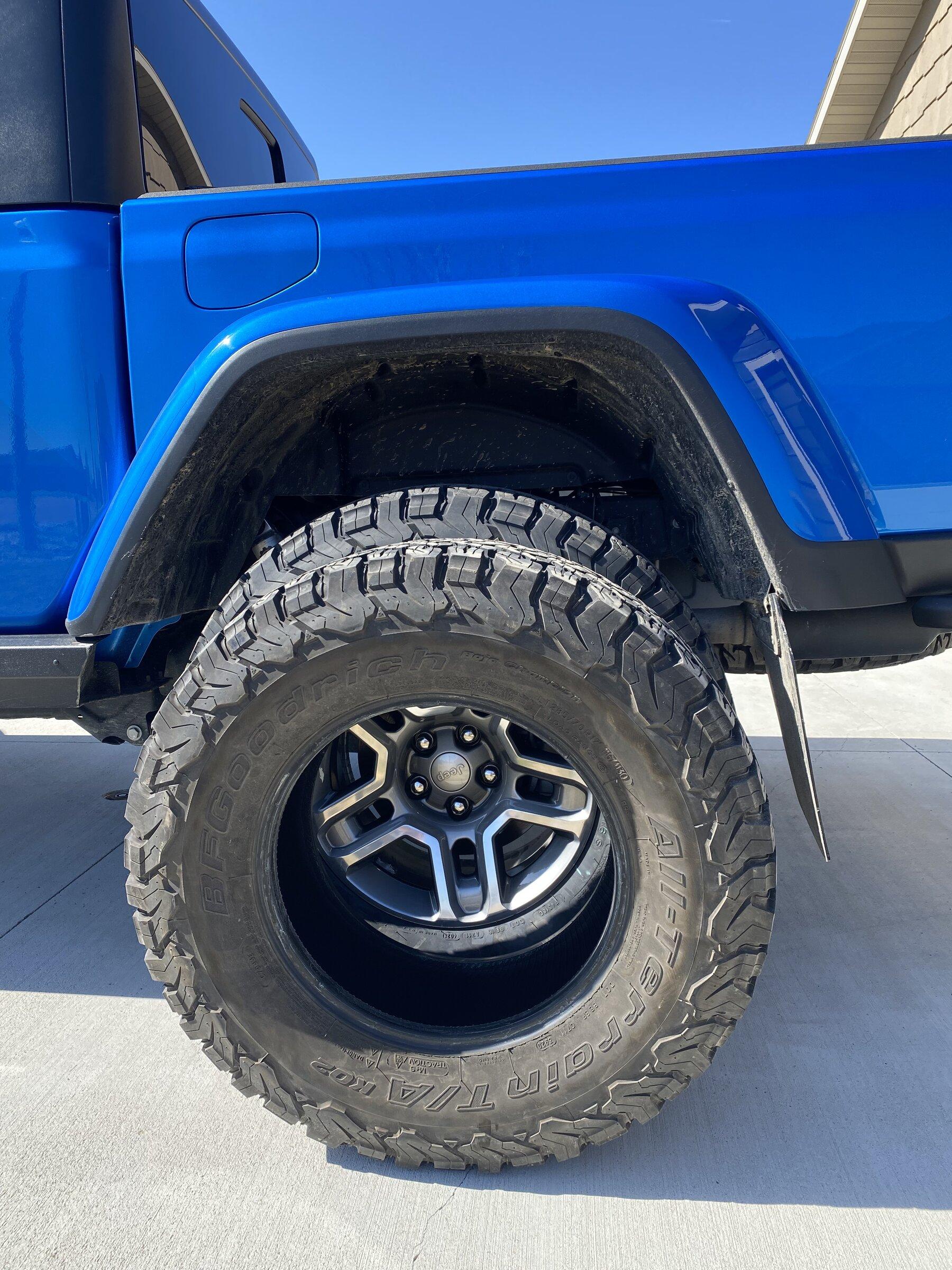 Jeep Gladiator Iowa Hydro-Blue Rubicon 5A1C7EDD-AEBD-4618-9680-532E25FC3A70