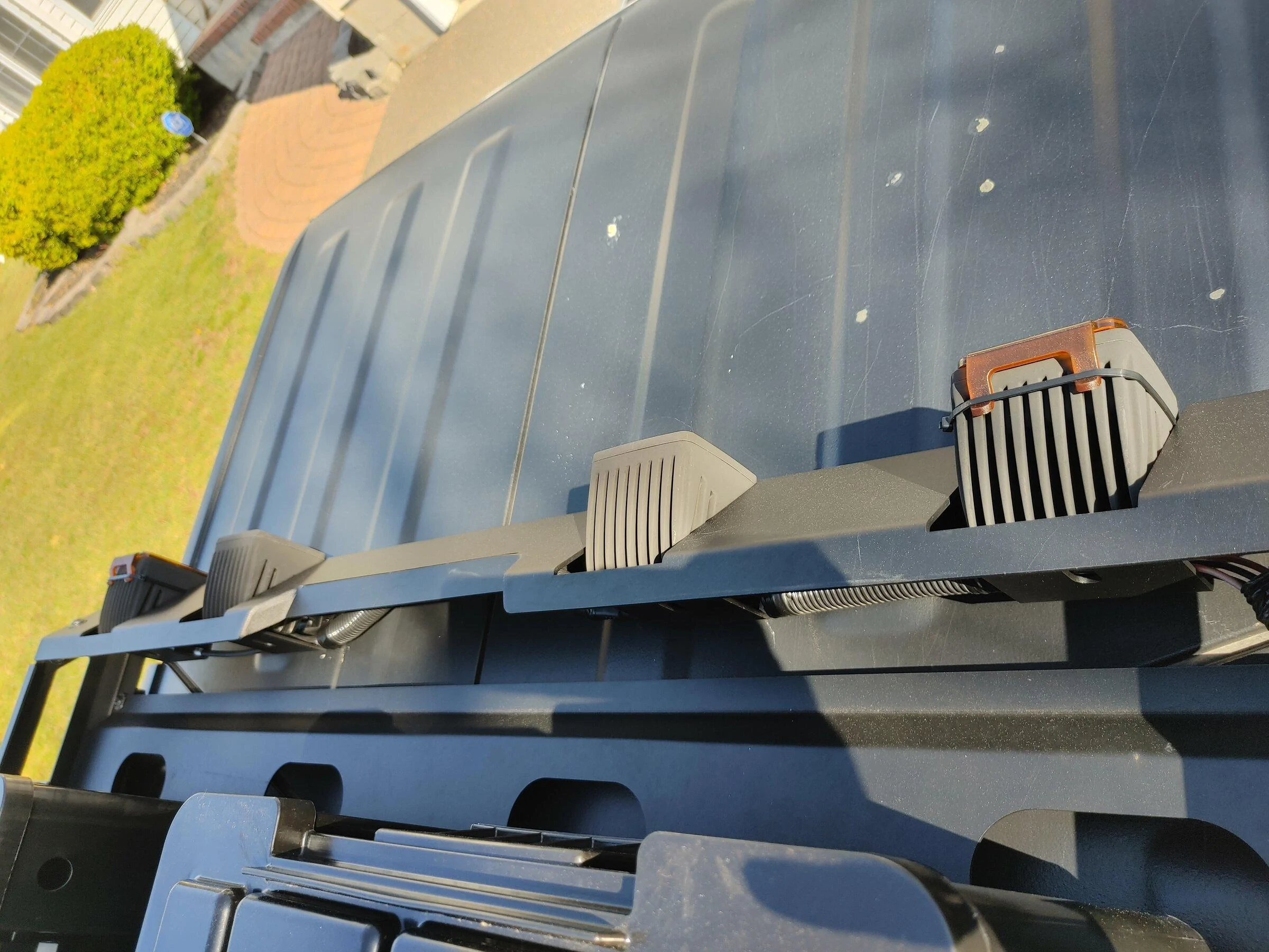 Jeep Gladiator Roof cargo basket on a bed rack 0422220910_HDR