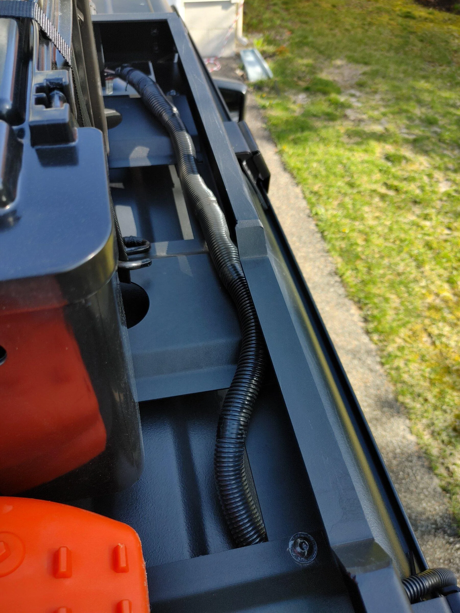 Jeep Gladiator Roof cargo basket on a bed rack 0422220910a_HDR