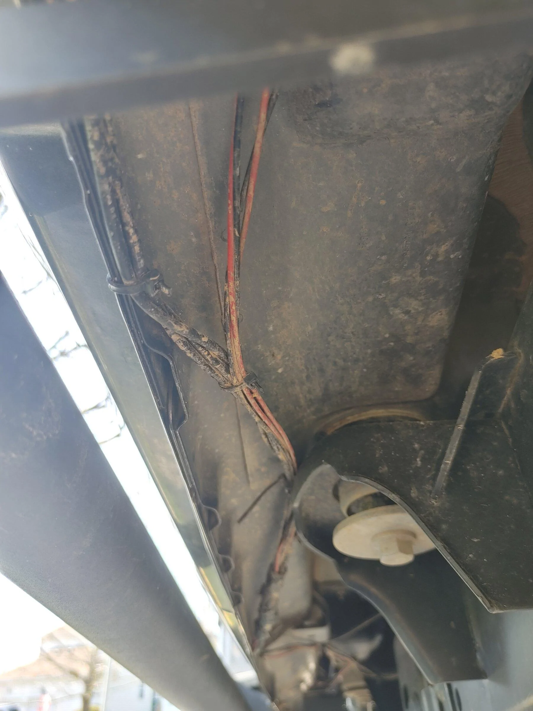 Jeep Gladiator Roof cargo basket on a bed rack 0422220911a_HDR