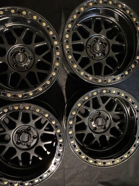 Jeep Gladiator KMC GRENADE BEADLOCK WHEELS IMG_1811