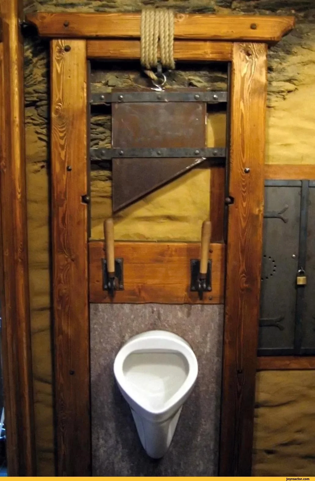 Jeep Gladiator O toilet-here-you-go-mens-toilet-urinal-7087676