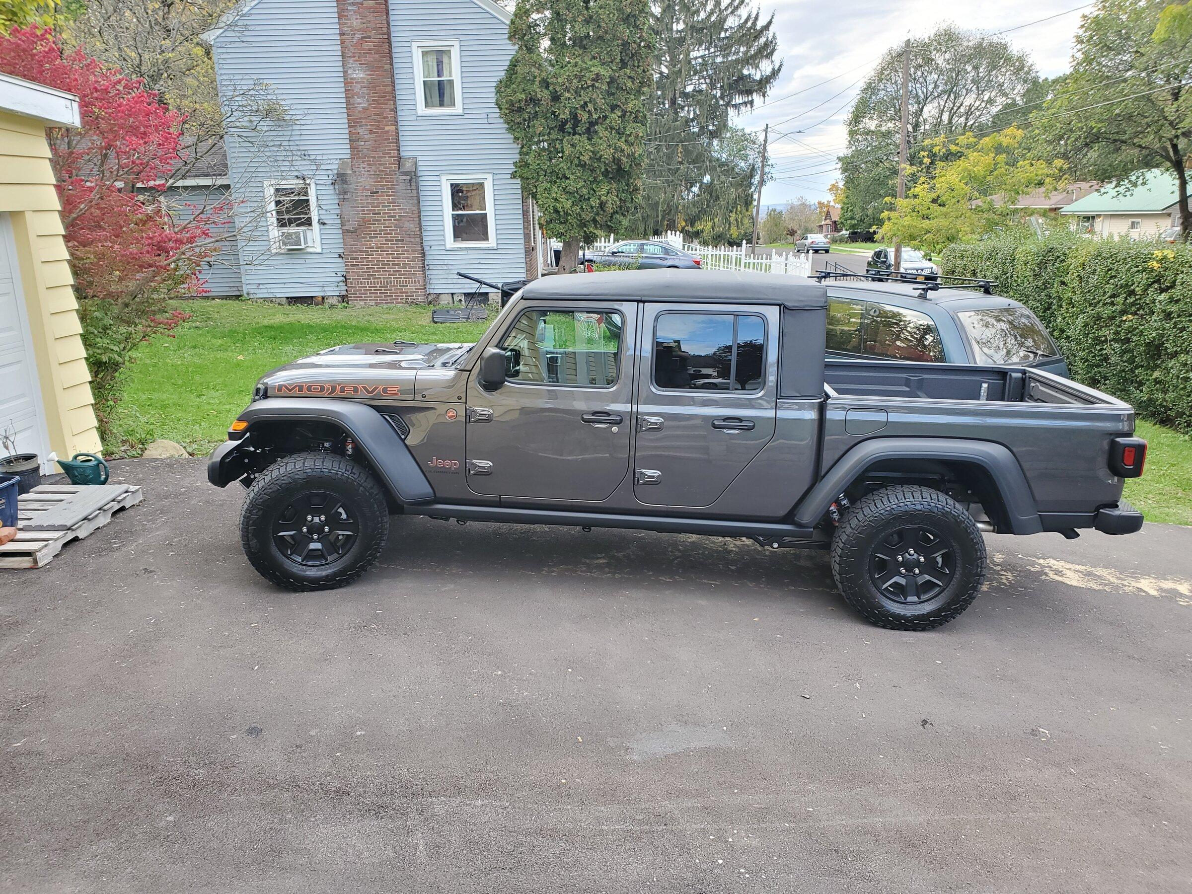 Jeep Gladiator Whats the best color combo? 20211029_152949