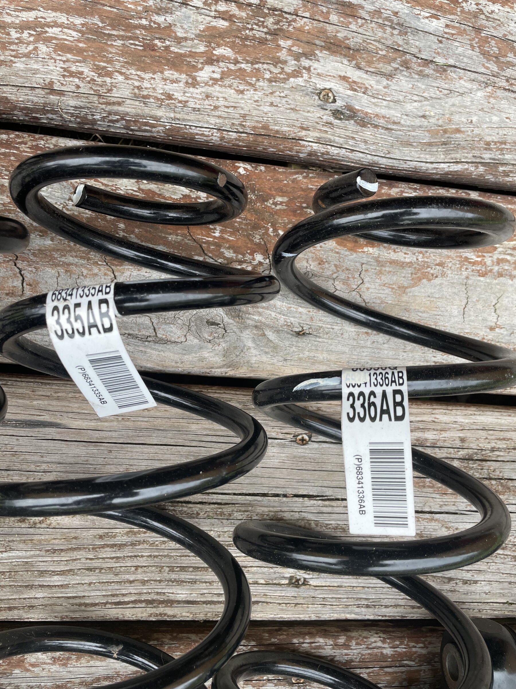 Jeep Gladiator Rubicon Fox shocks and spring lot 6157209D-5983-4742-AAFF-C2AAE40EB150