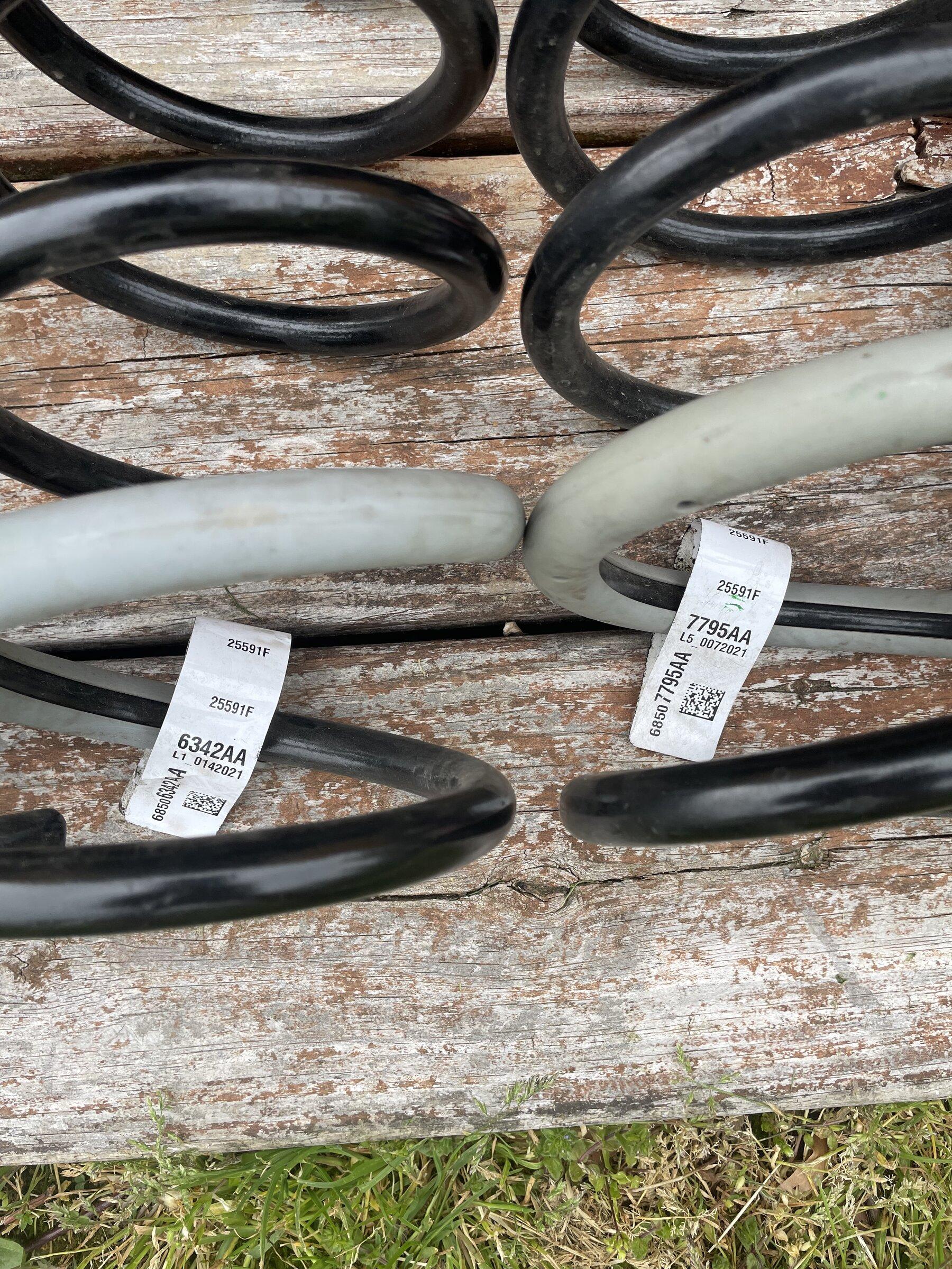 Jeep Gladiator Rubicon Fox shocks and spring lot 6AF6B6DD-86D2-477D-AFC5-4DA0582DE58F