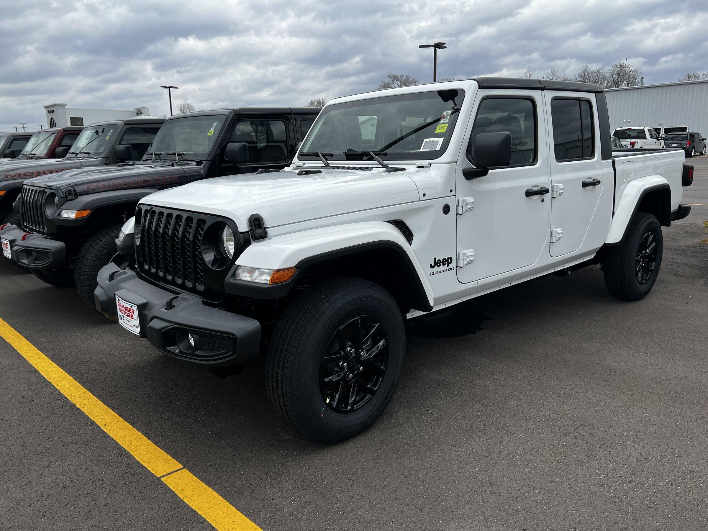 Jeep Gladiator 4% Under Invoice on Jeep Gladiators at Granger Motors - Save up to $7,500 off MSRP IMG-0497