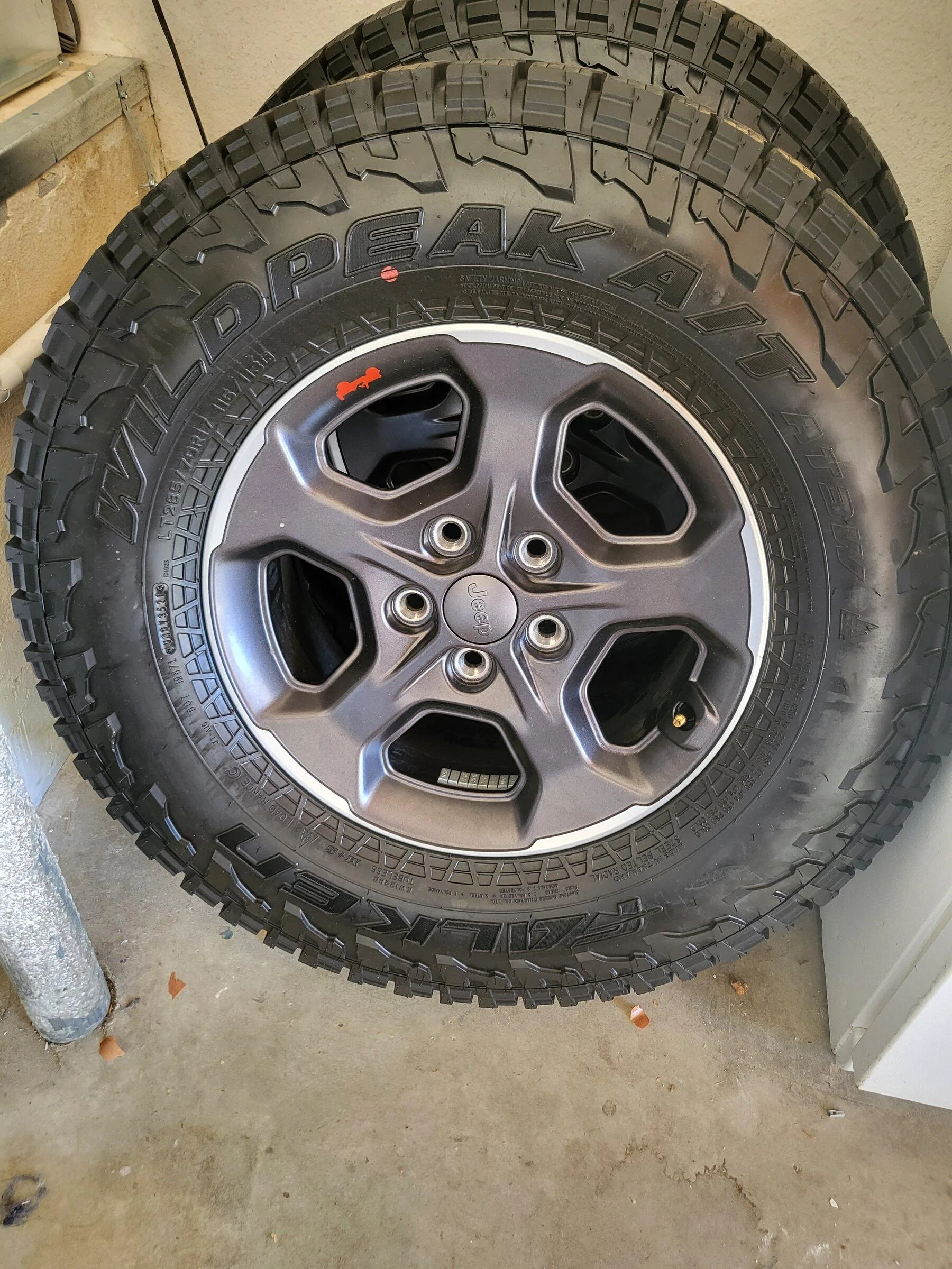 Jeep Gladiator 2022 JT Rubicon wheels and tires, rubicon rails, front and rear bumpers 20220312_160524