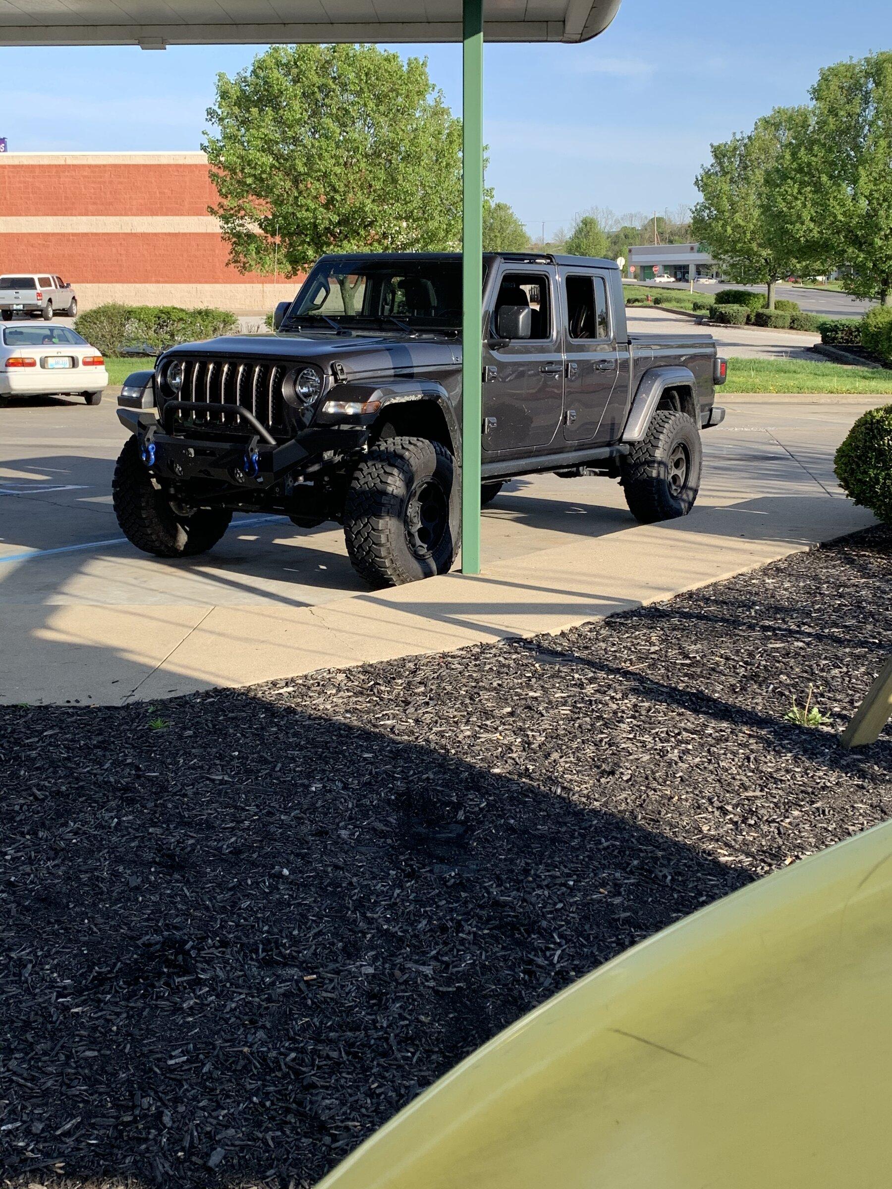 Jeep Gladiator GRANITE CRYSTAL JT Gladiator Club 24664605-9C8B-46D2-9D51-88037E3DD5FD
