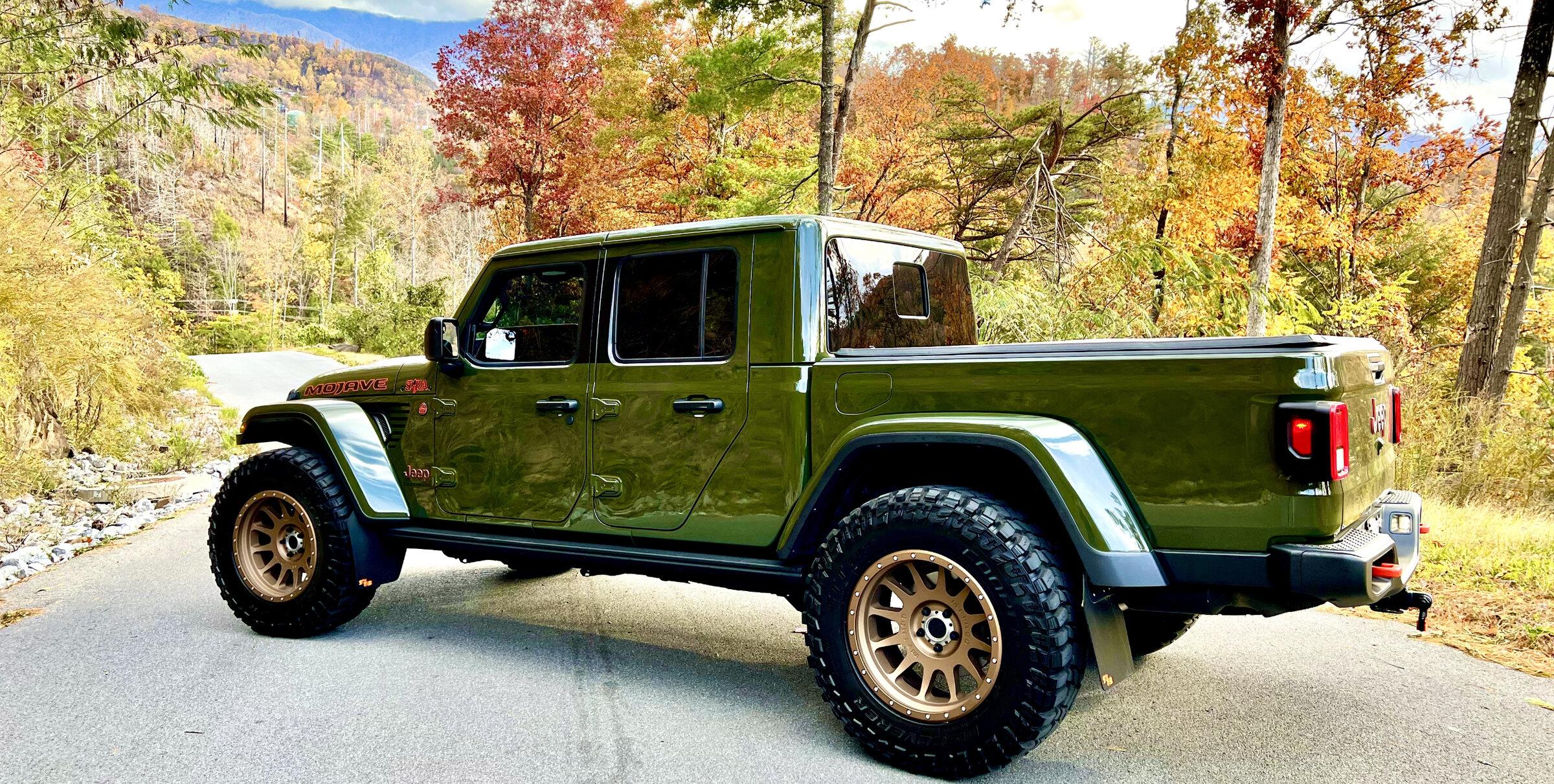 Jeep Gladiator Whats the best color combo? 3763770F-AD0B-4A84-800B-6ED8FD8BDBF9