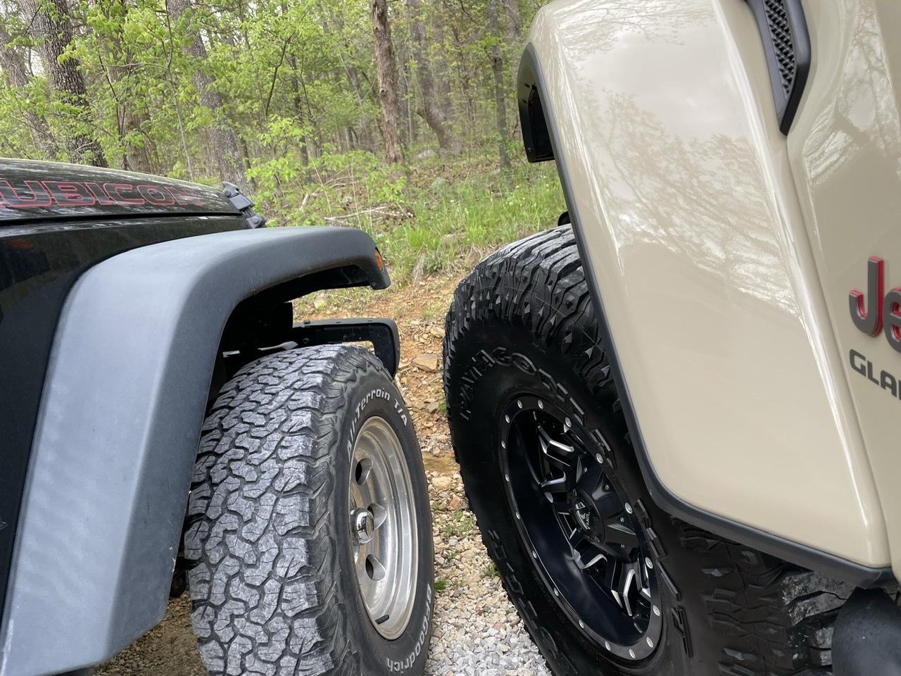 Jeep Gladiator This vs that 5D70B3C9-2F0F-4494-B3A6-9893FA94E0DF