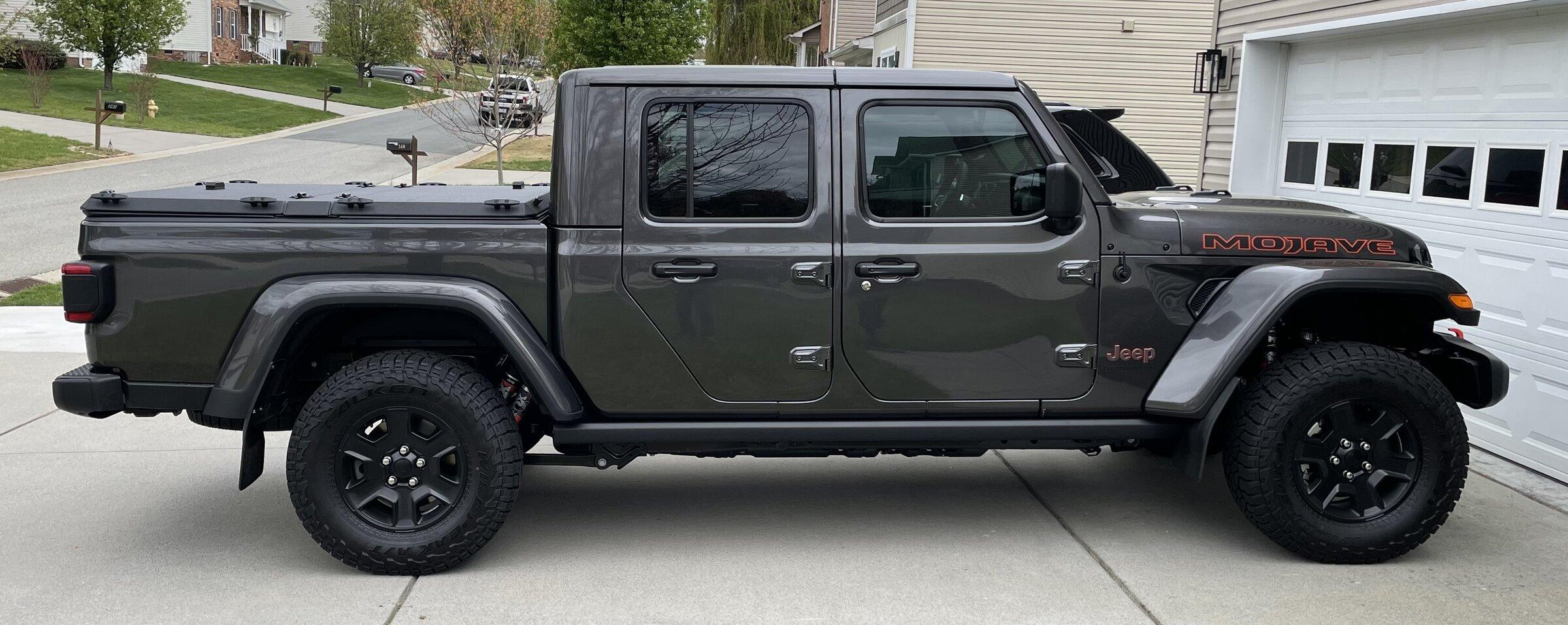 Jeep Gladiator GRANITE CRYSTAL JT Gladiator Club 3F28837C-487E-475F-927B-1EAB25352B31