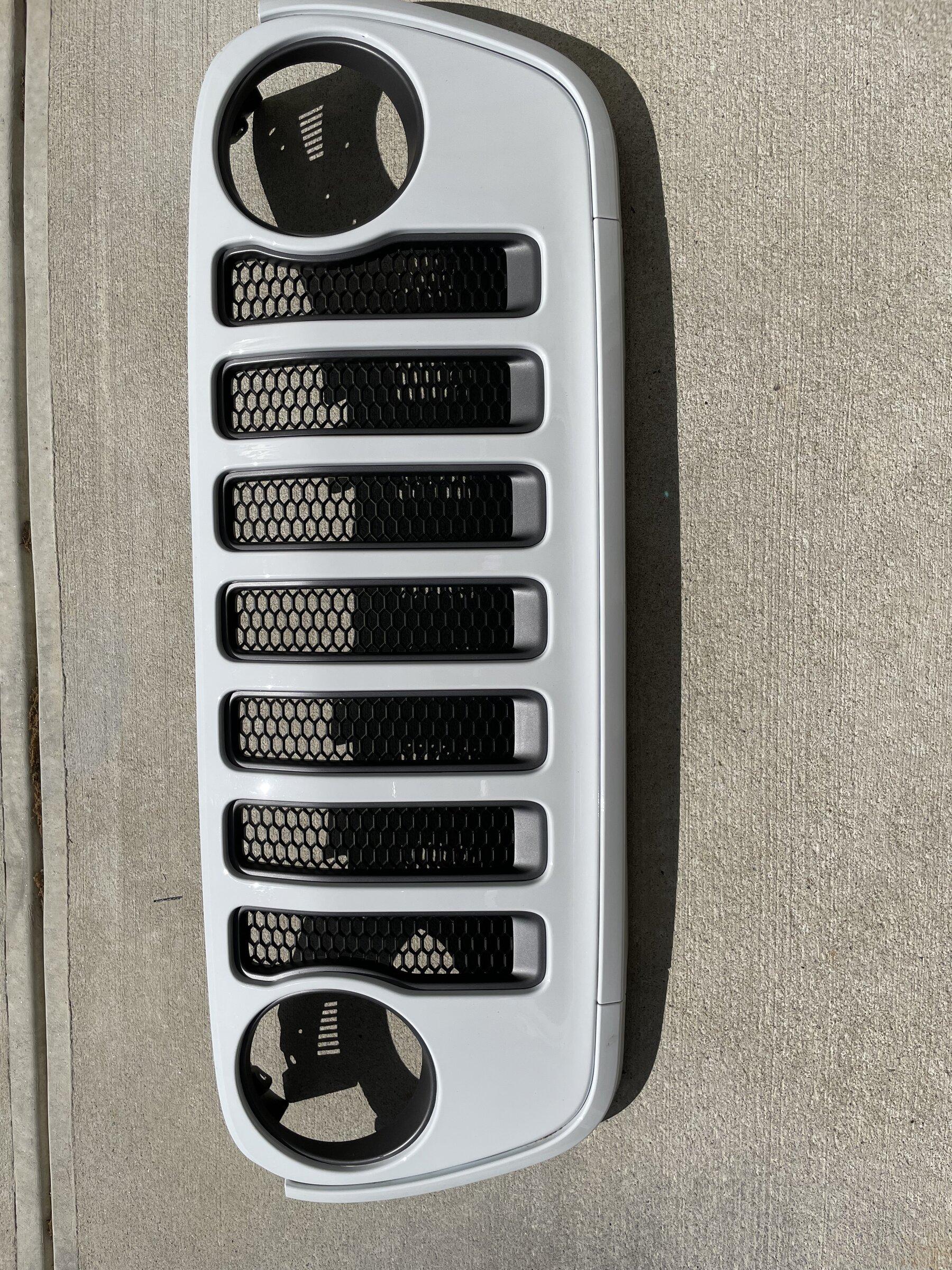 Jeep Gladiator JL Rubicon Grill 701CE190-22F5-489F-98FE-0F2E63ACE944