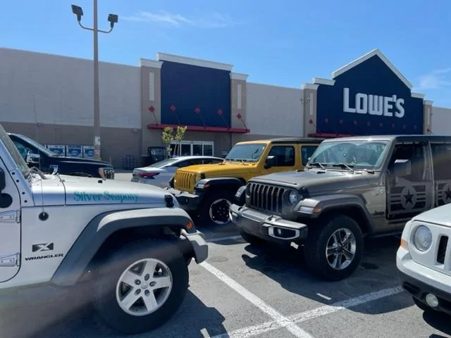 Jeep Gladiator Jeeps Parking Next To Jeeps JPNTJ