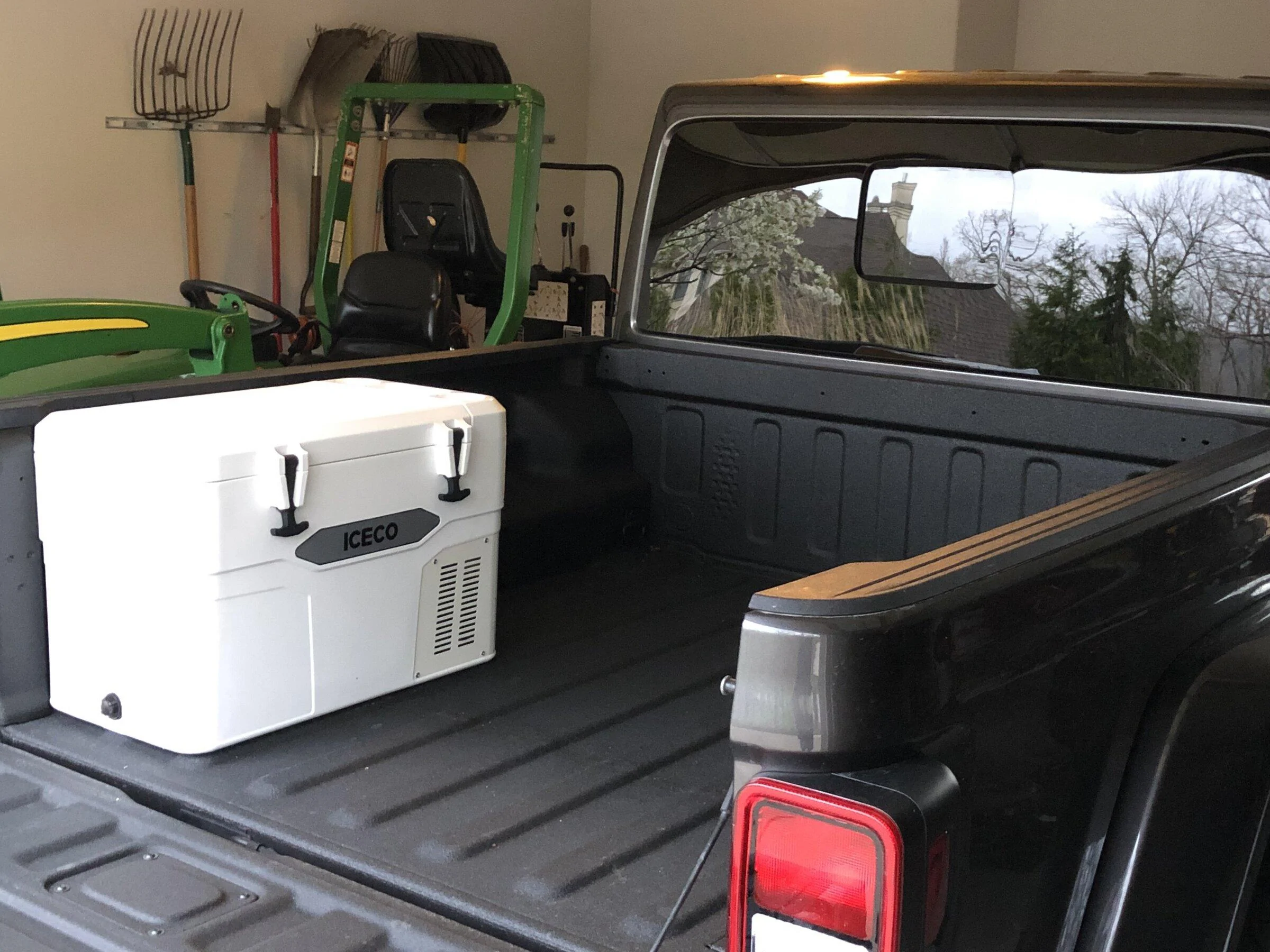 Jeep Gladiator Fridge in bed on slide IMG_6468 2