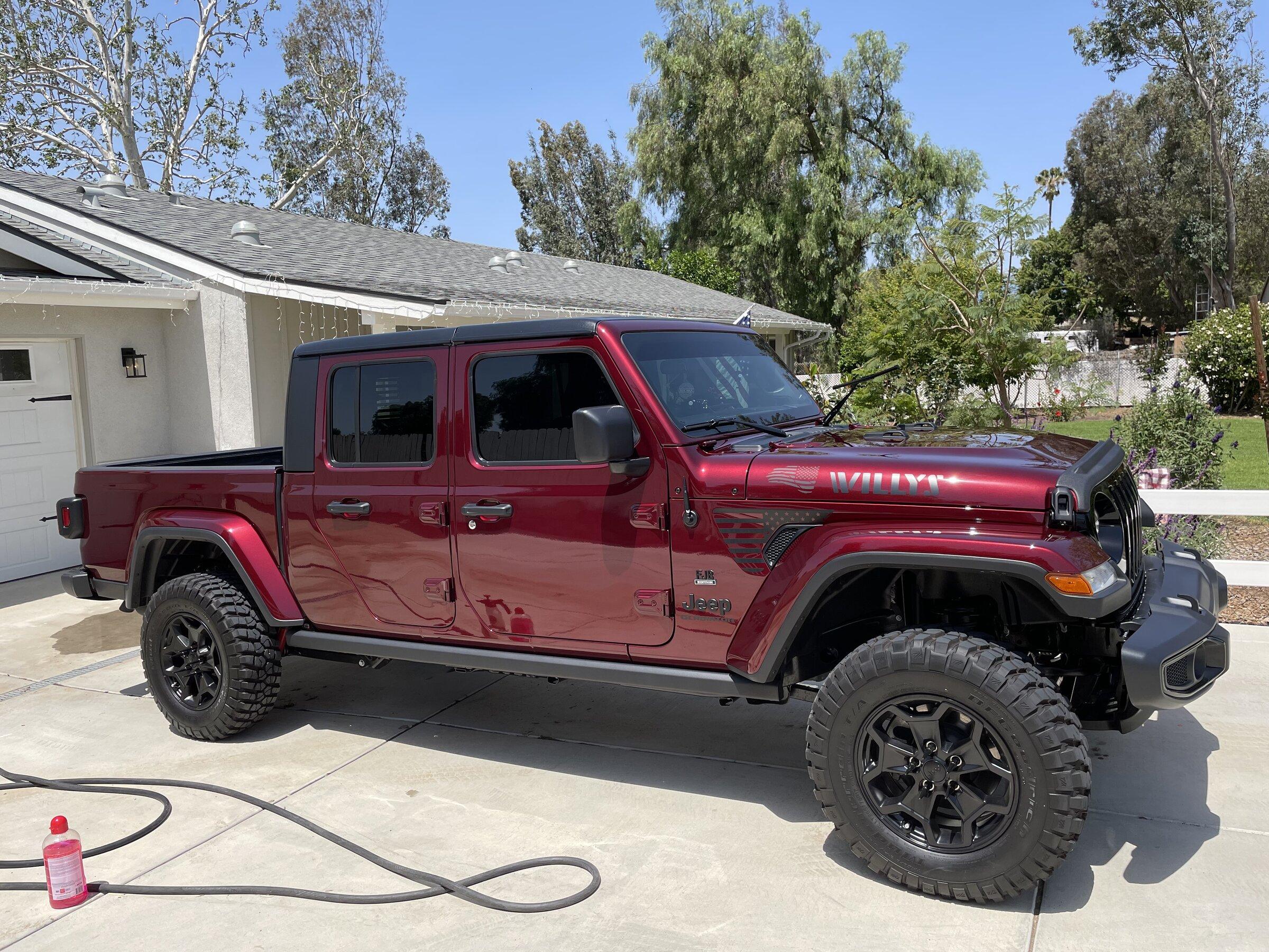 Jeep Gladiator Whats the best color combo? 67252305269--E096E6E6-C704-4DD5-9809-82496706F9C4